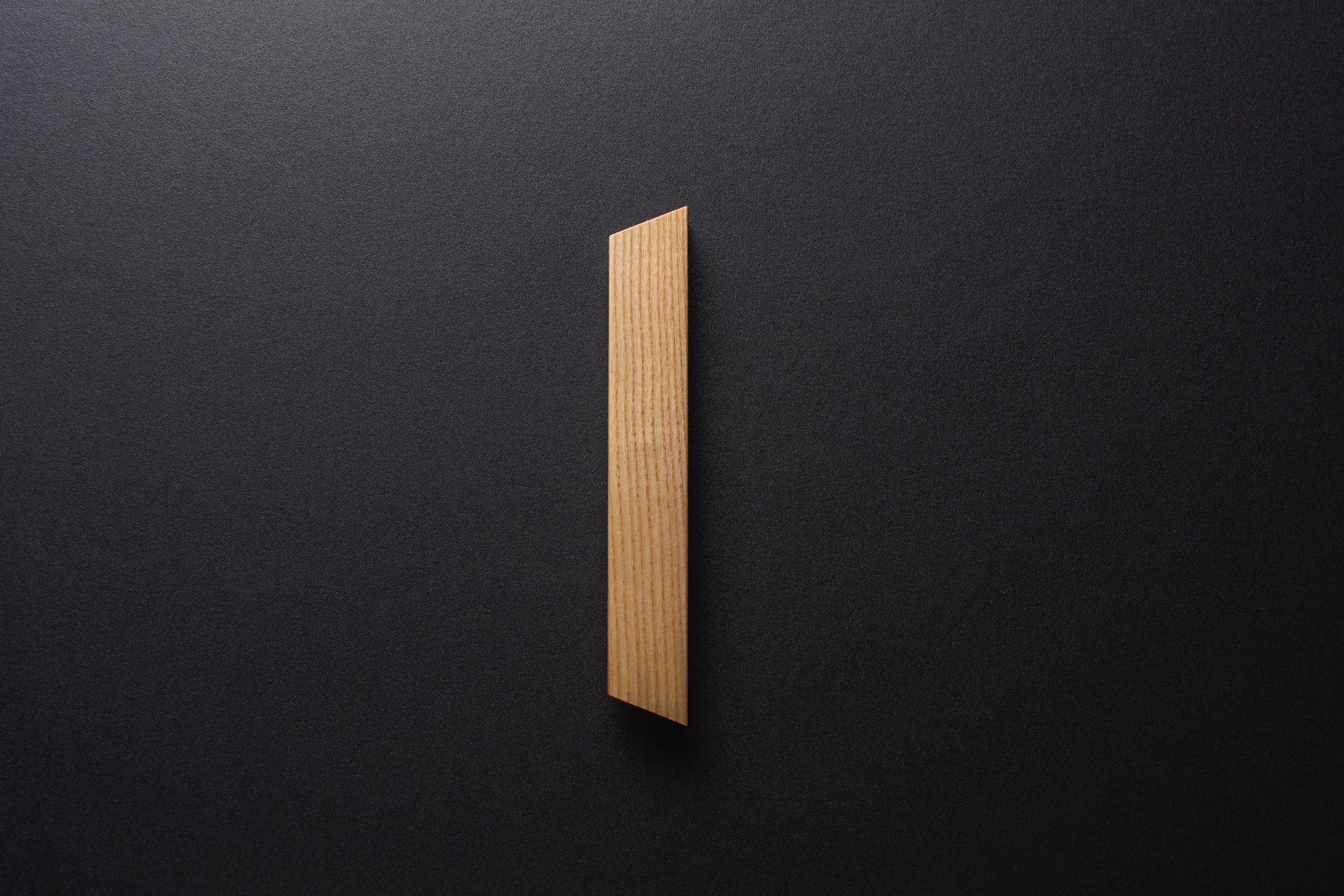 Wooden drawer ash handle 006 in vertical position with detailed frontal view