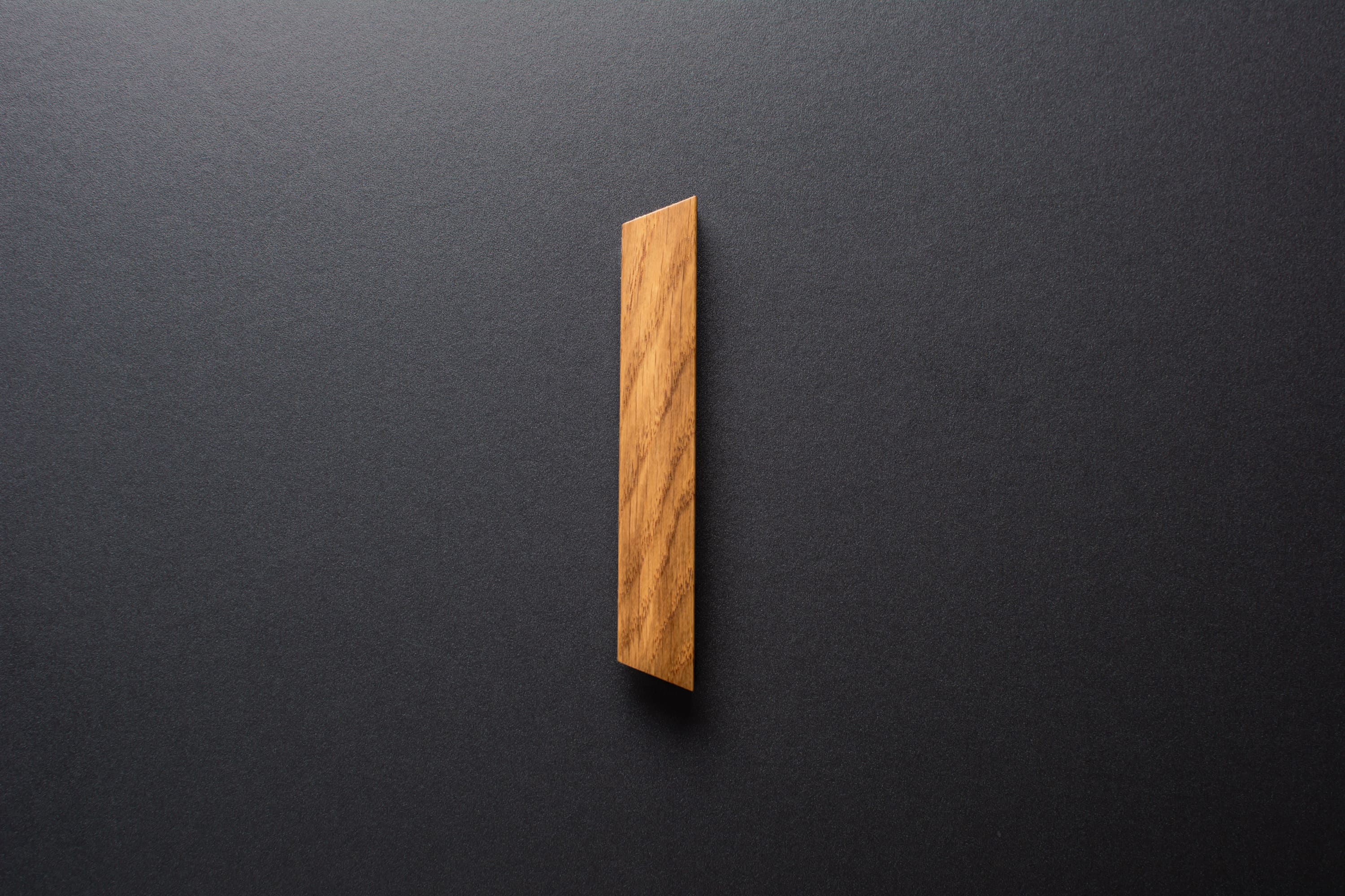 Wooden drawer oak handle 006 in vertical position with detailed frontal view