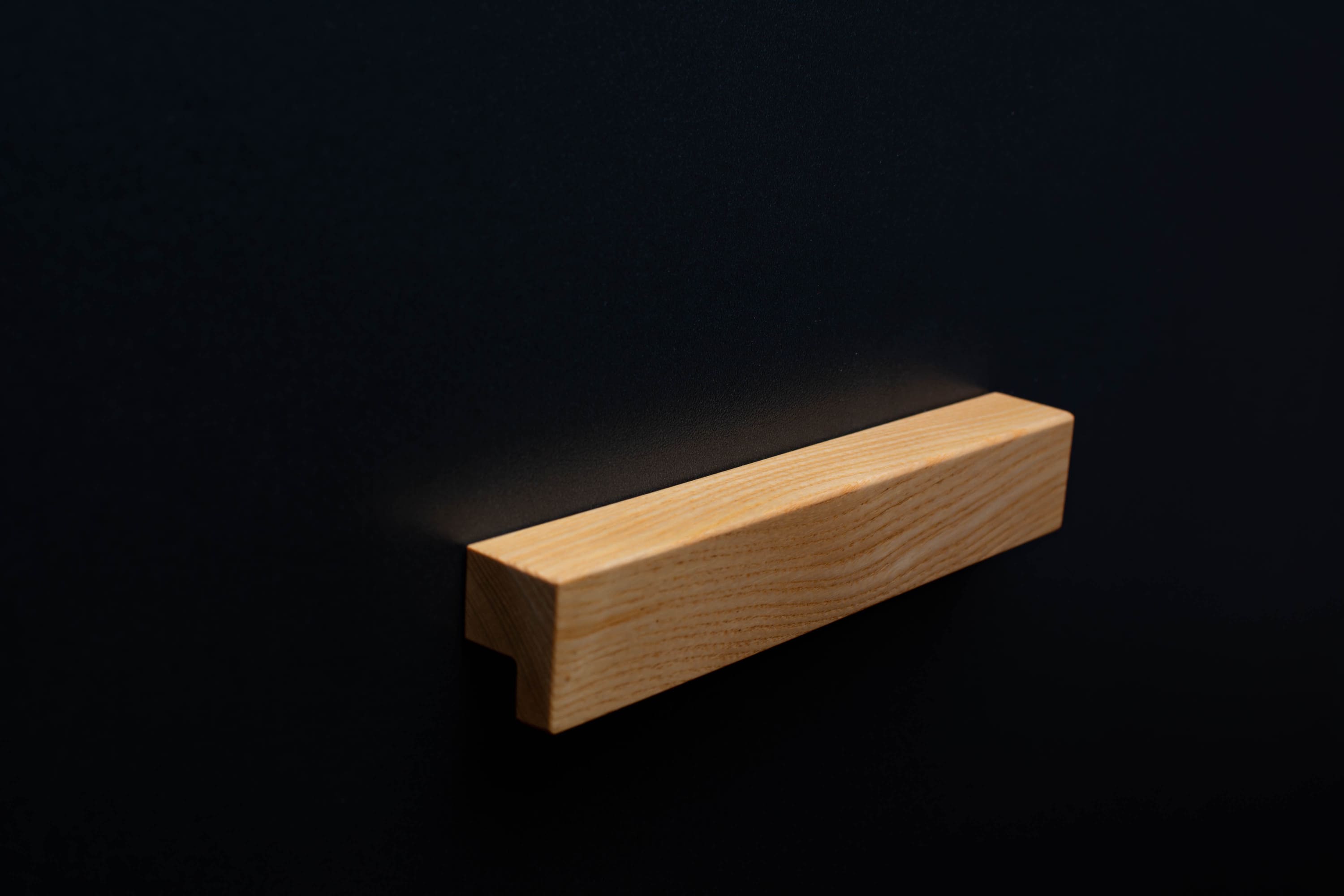 GTO Modern Wood & Metal Cabinet Handles 242mm, Matte Black & Oak (192mm Hole Spacing)