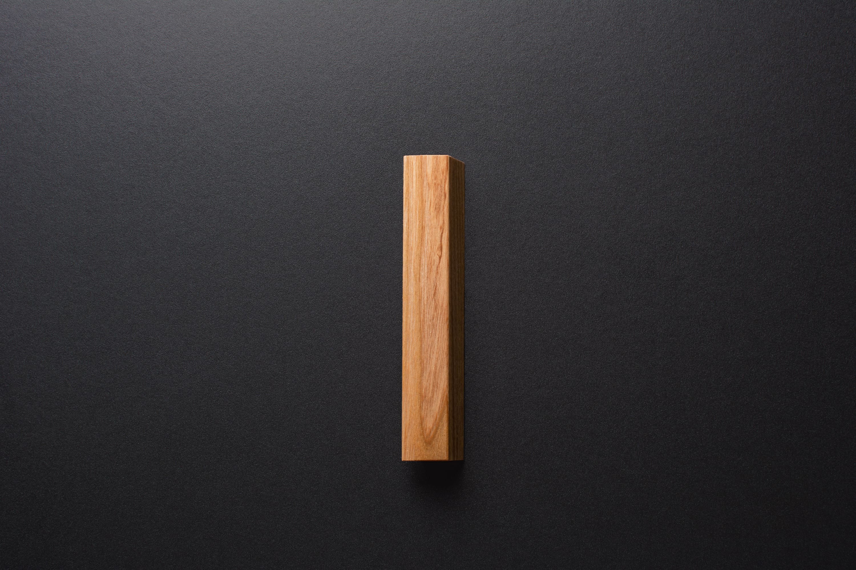 Wooden drawer ash handle 004 in vertical position with detailed frontal view