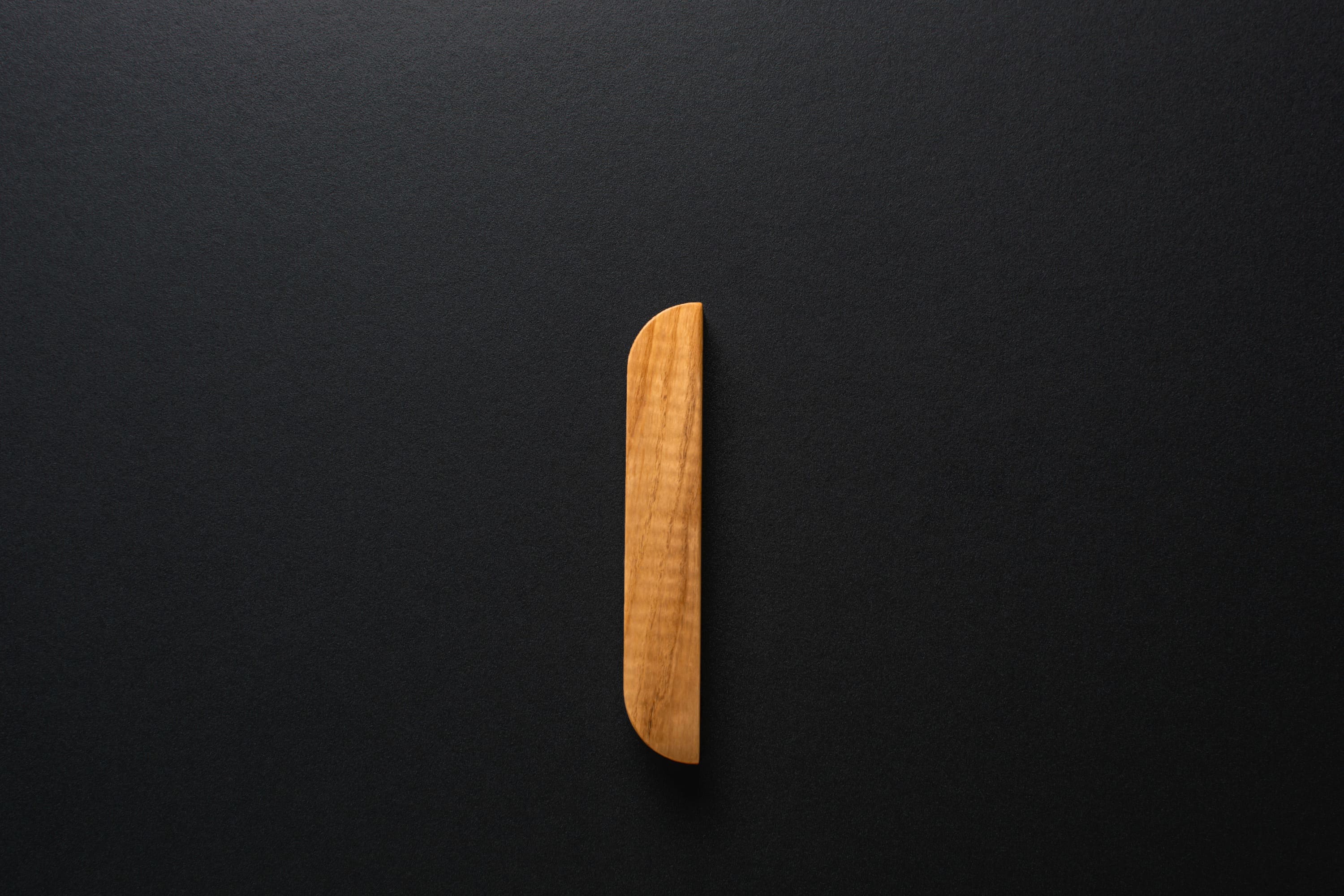 Wooden drawer ash handle 008 in vertical position with detailed frontal view