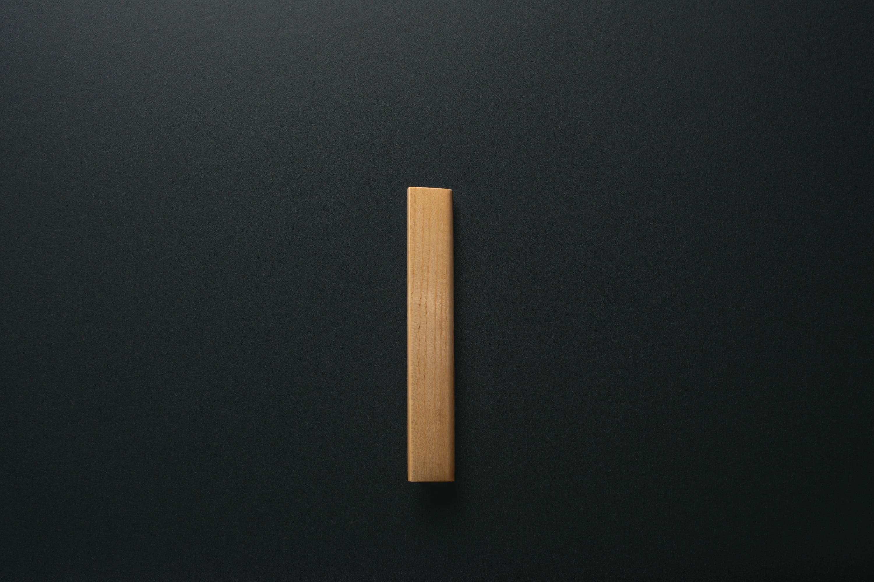 Wooden drawer ash handle 008 in vertical position with detailed frontal view
