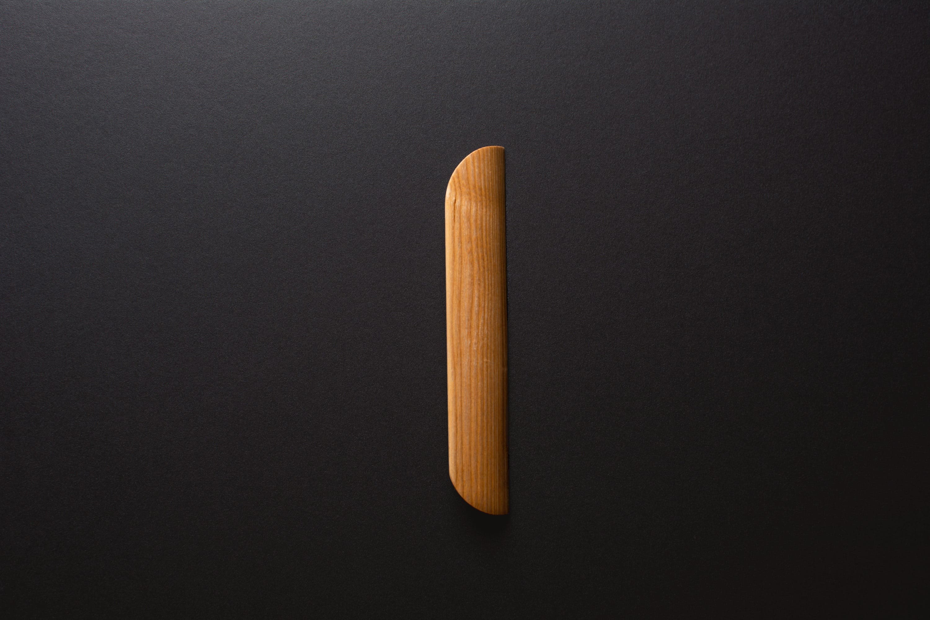 Wooden drawer ash handle 012 in vertical position with detailed frontal view