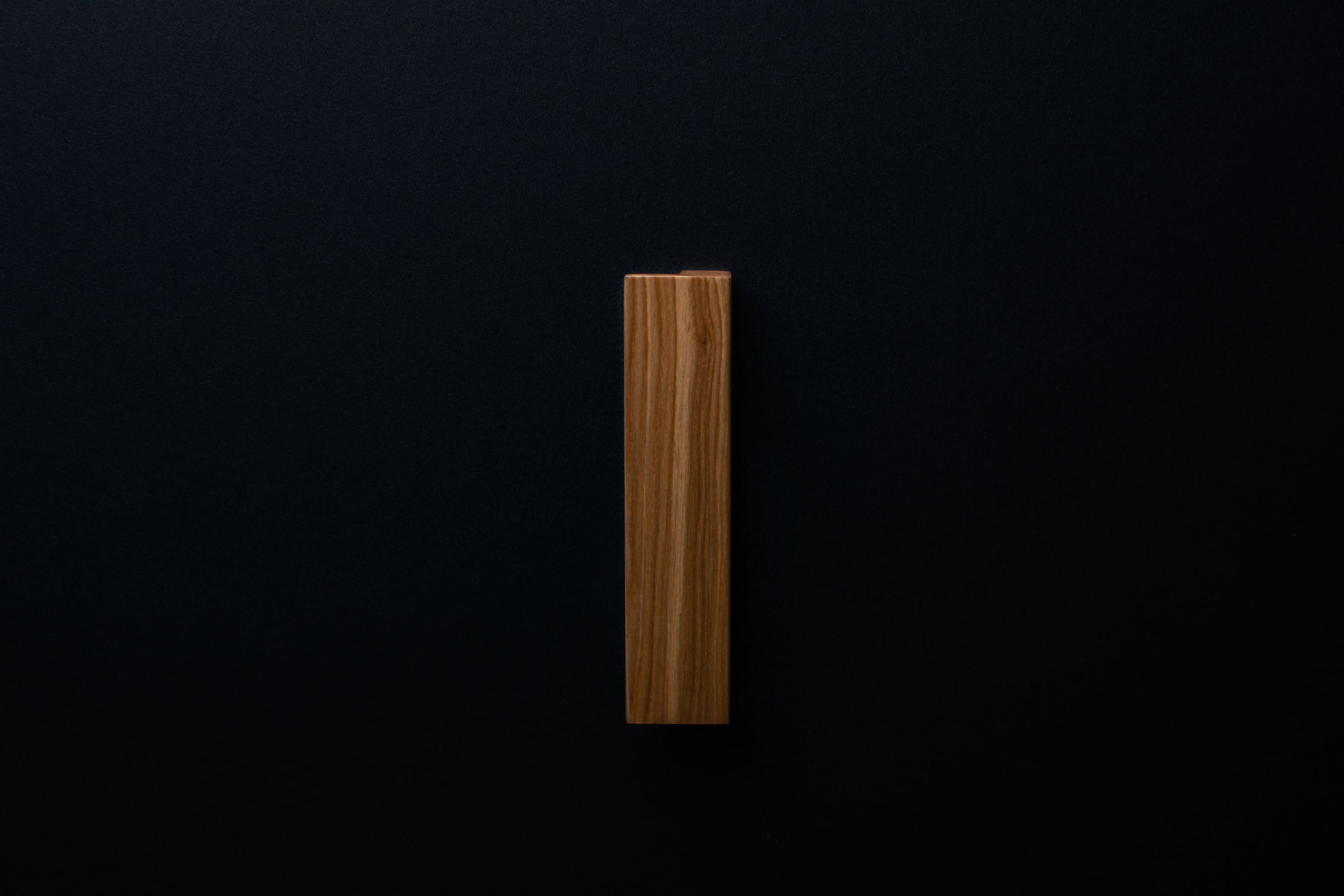 Wooden drawer ash handle 014 in vertical position with detailed frontal view