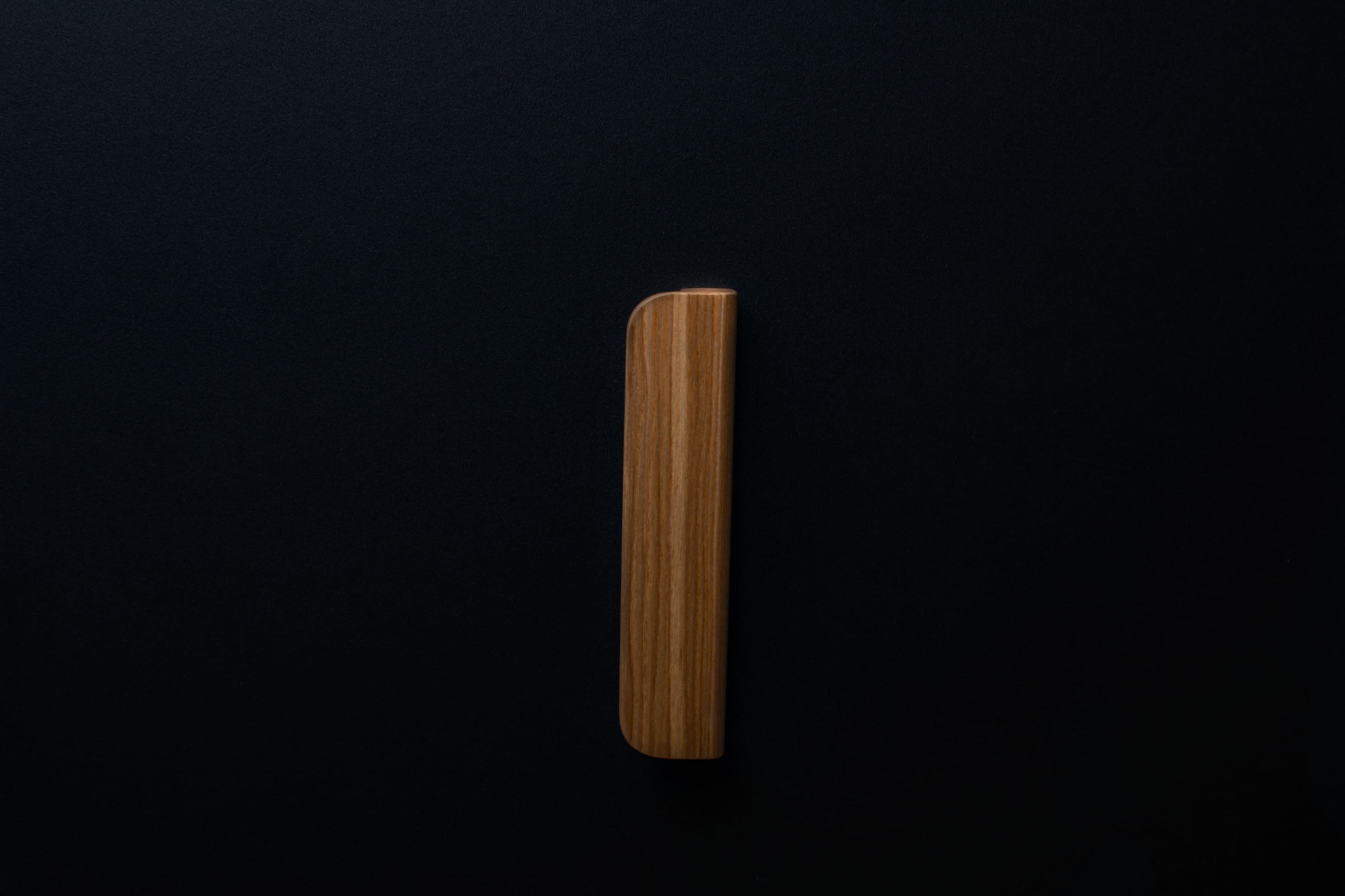 Wooden drawer ash handle 015 in vertical position with detailed frontal view