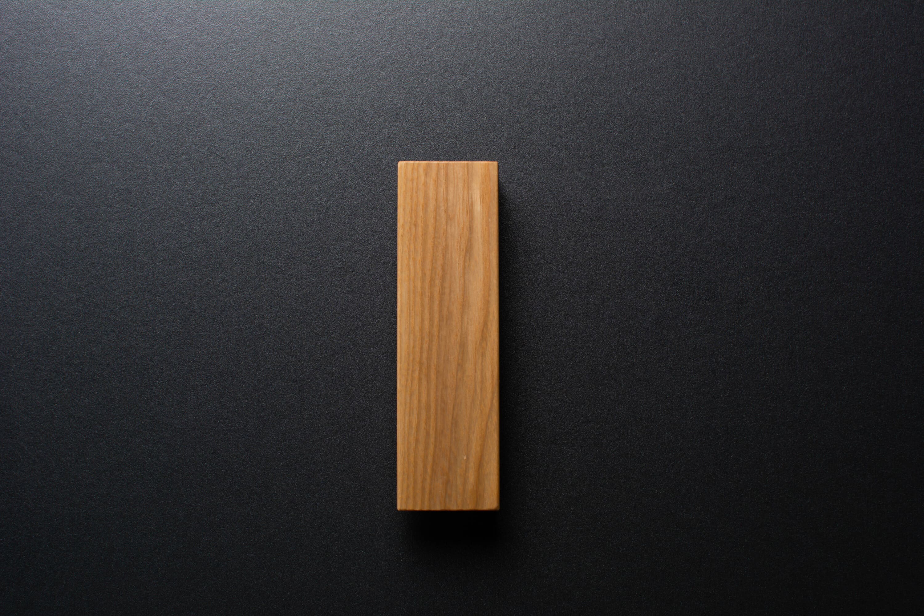 Wooden drawer ash handle 018 in vertical position with detailed frontal view