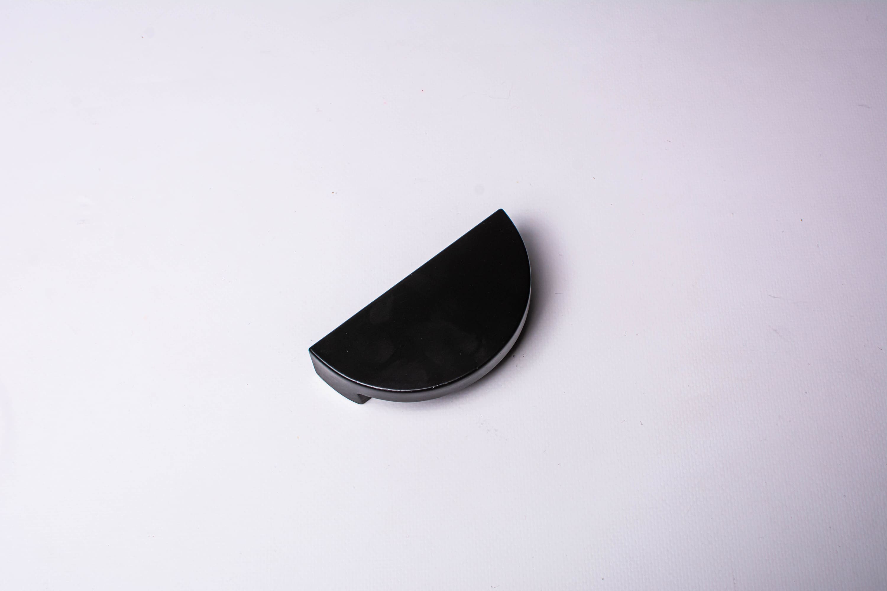 Half moon black handle close view