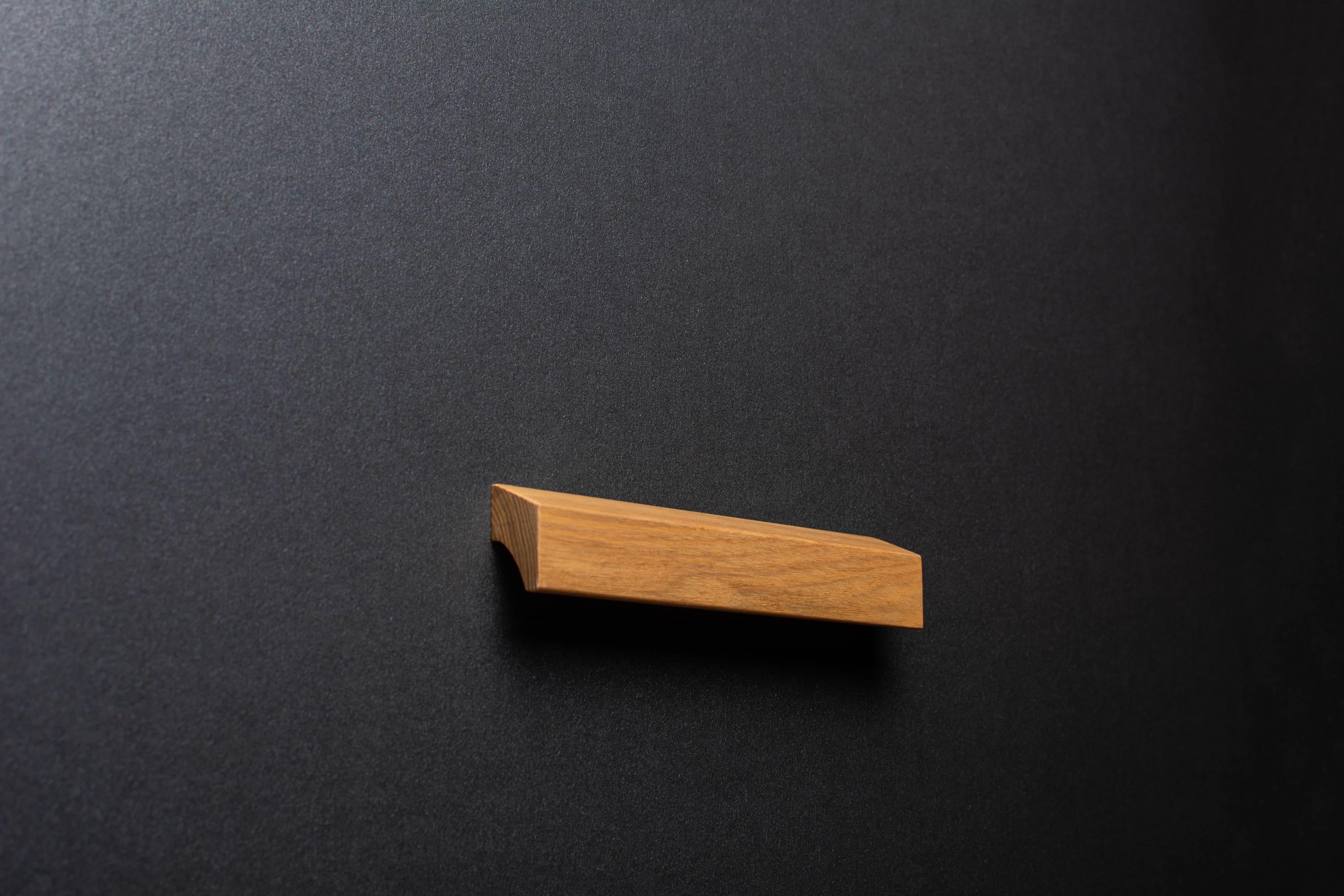 Ash finger pull frontal view