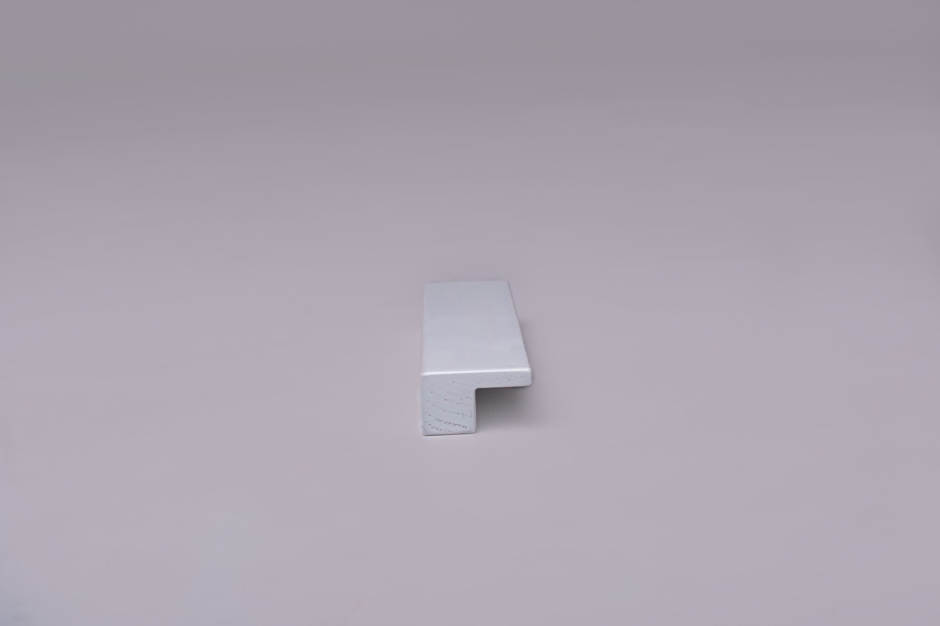 Classic_L-Form_White_Cabinet_Handle WWH014 side view
