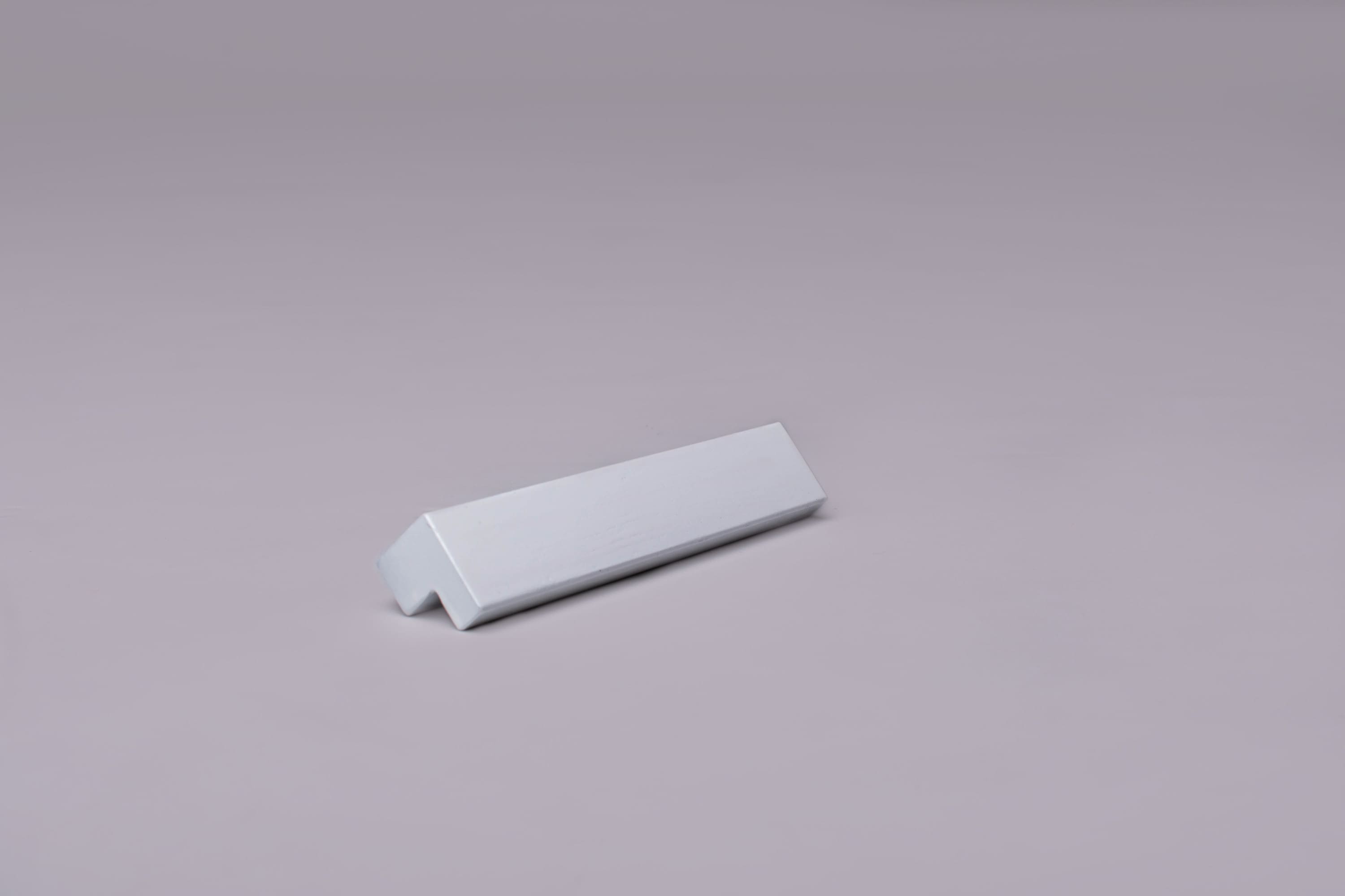 Classic_L-Form_White_Cabinet_Handle WWH005 side view