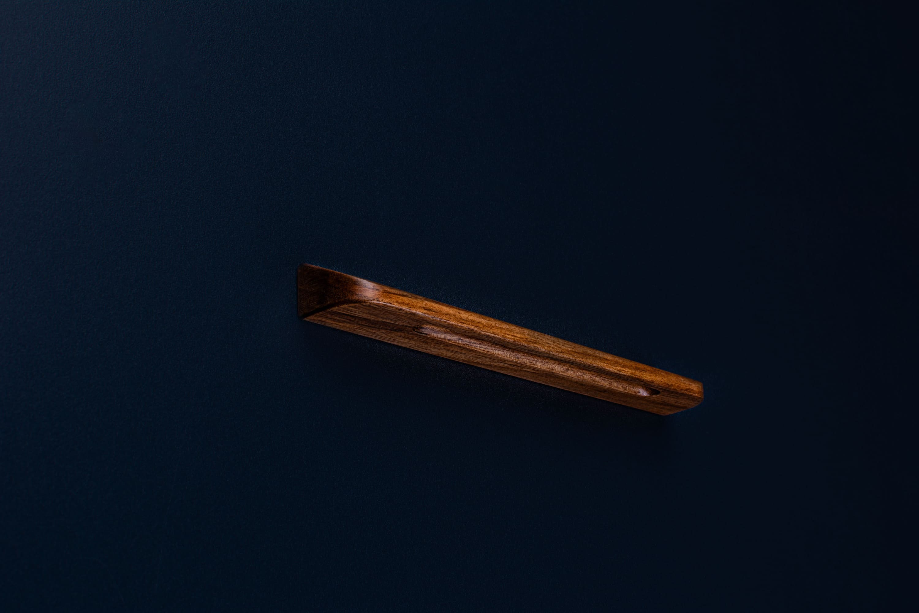 Close-up of the bottom groove on a European walnut wooden handle