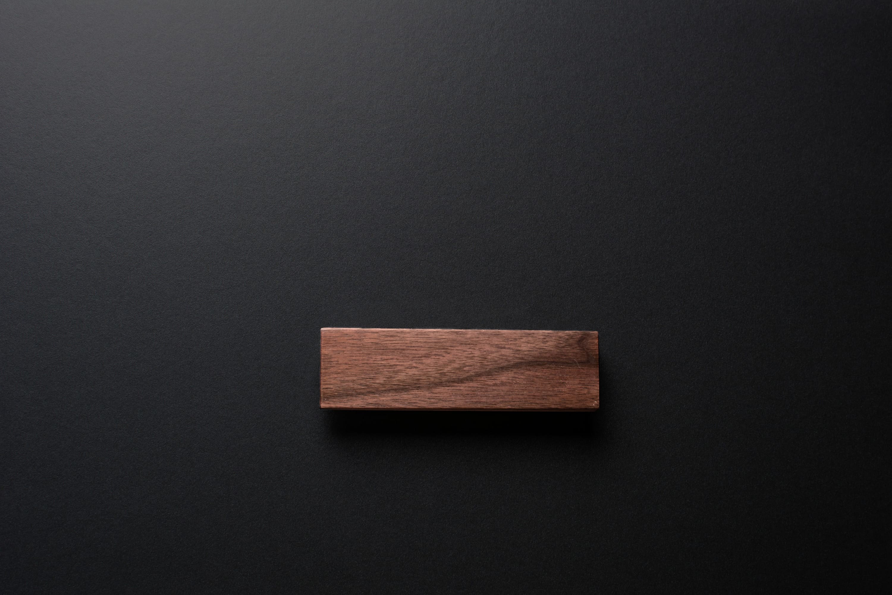 Maxi grip american walnut handle in matte varnish finish