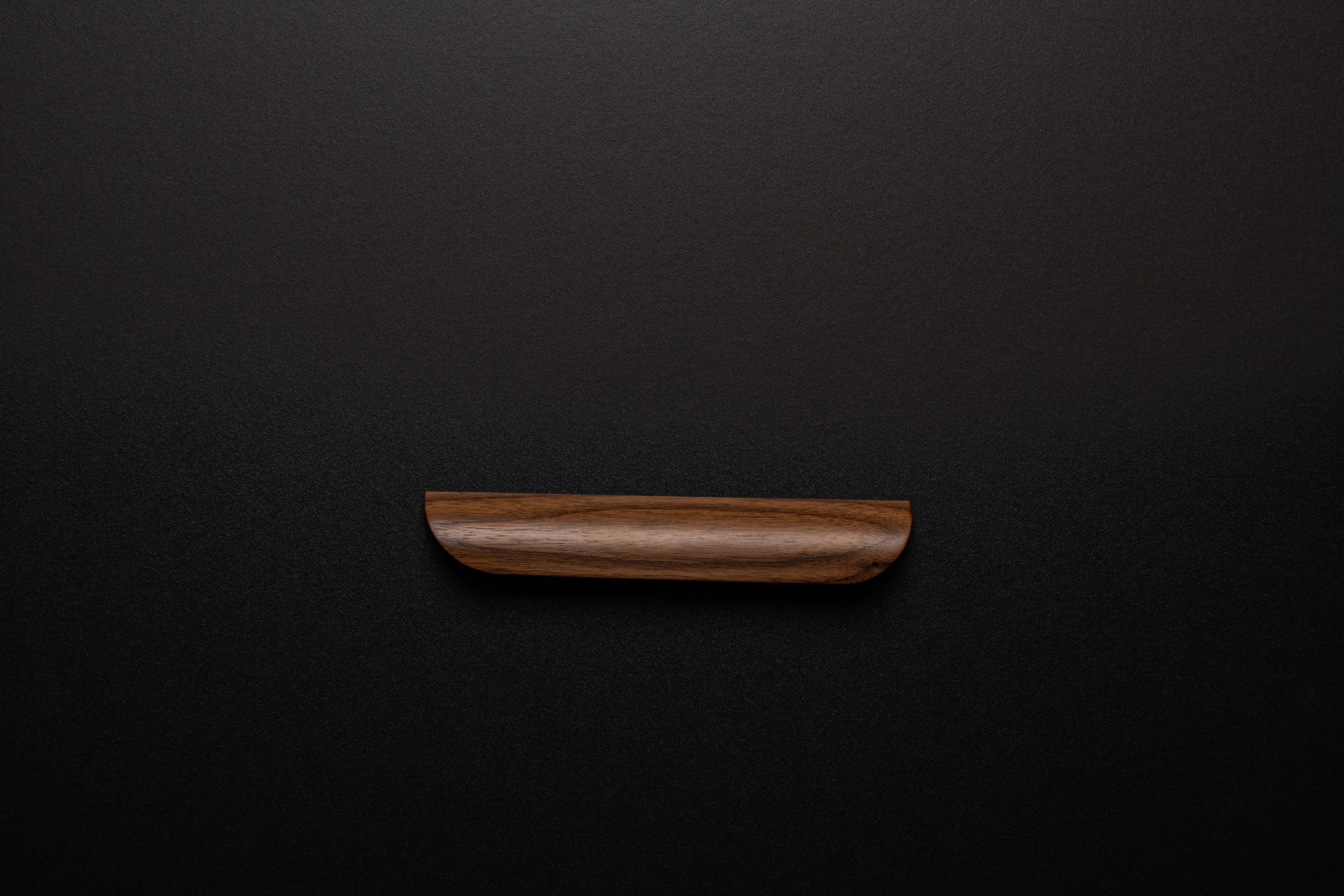 modern american walnut handle in matte varnish finish