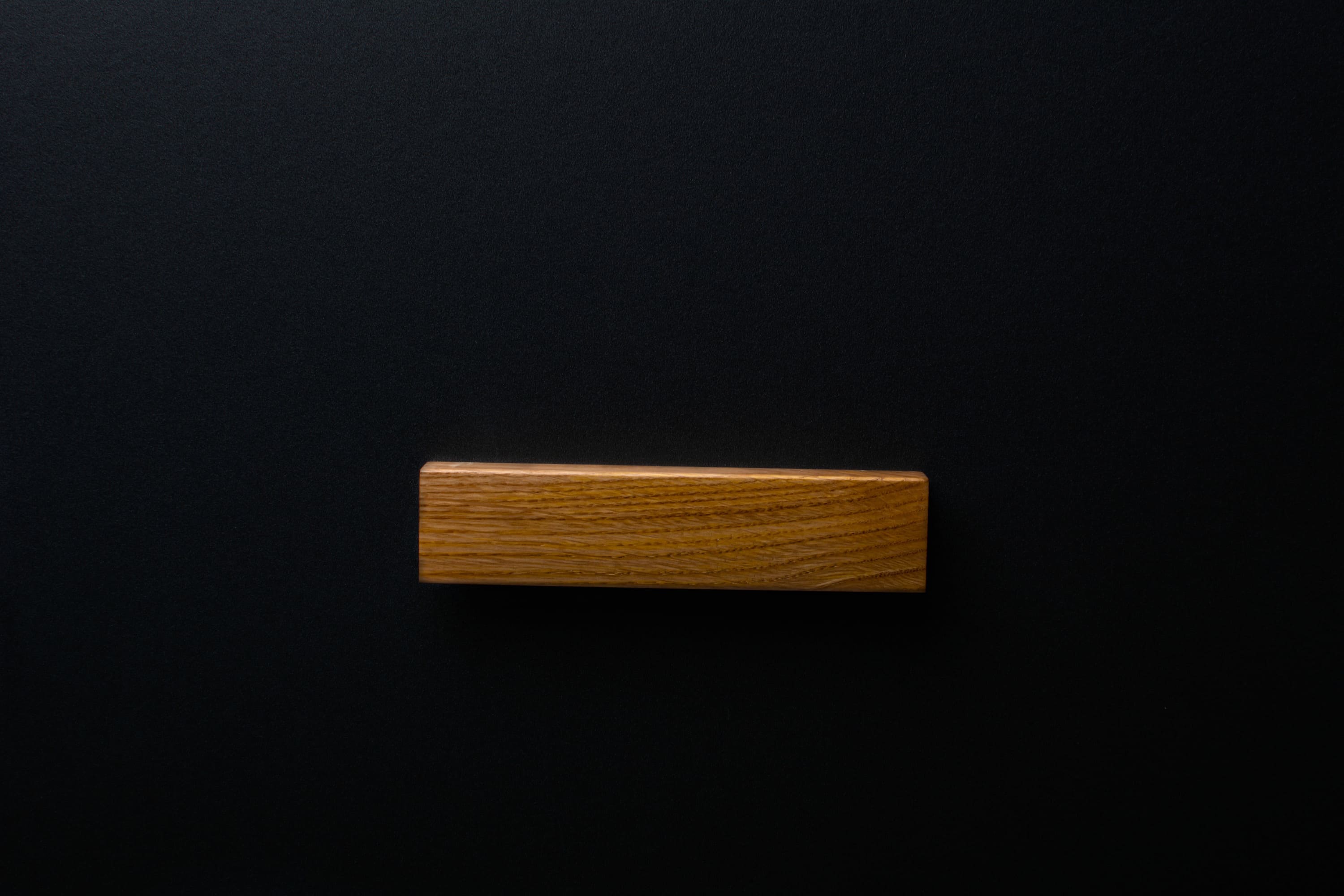classic oak handle in matte varnish finish