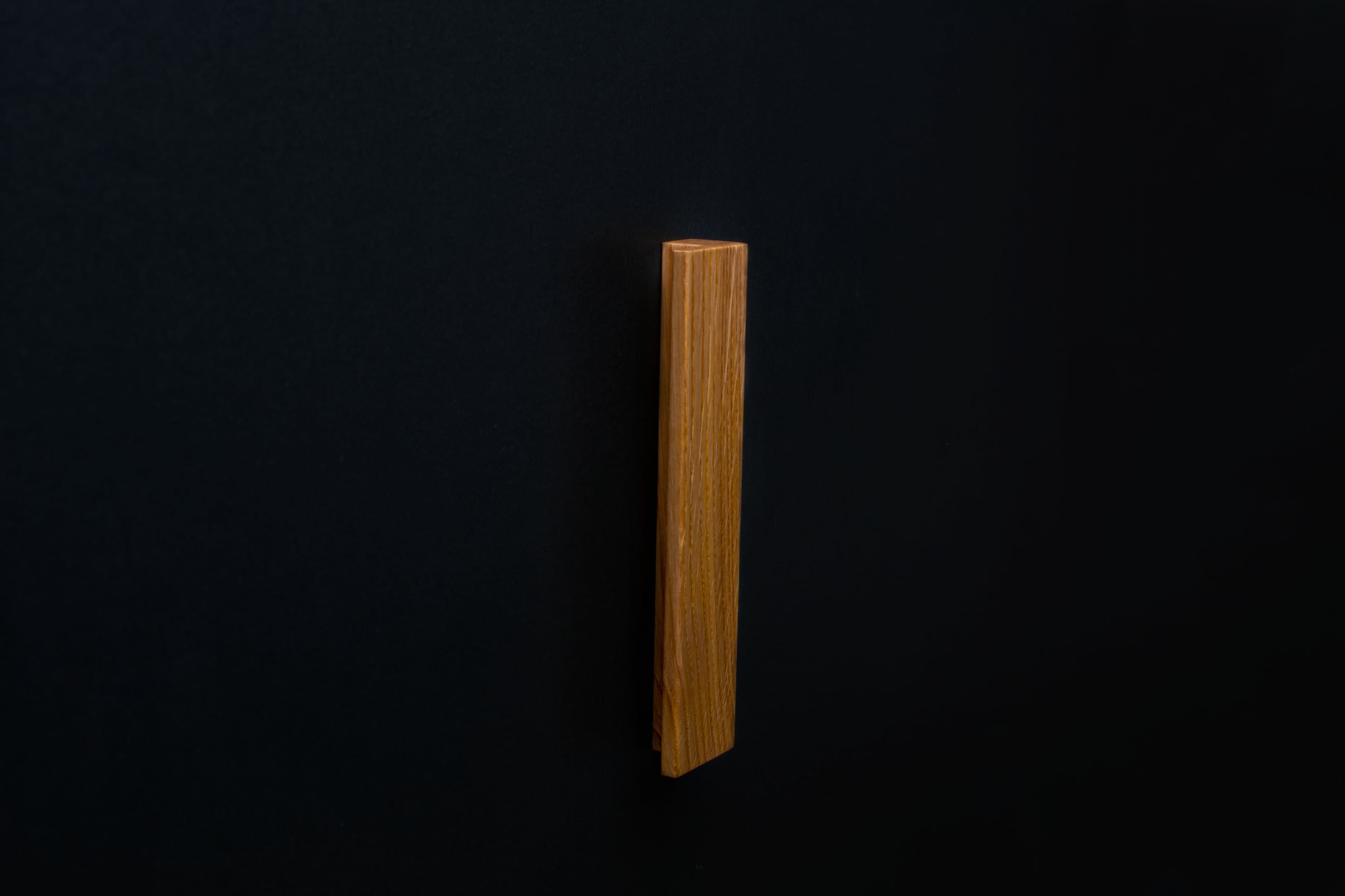 wide grip in vertical position on handle OH014