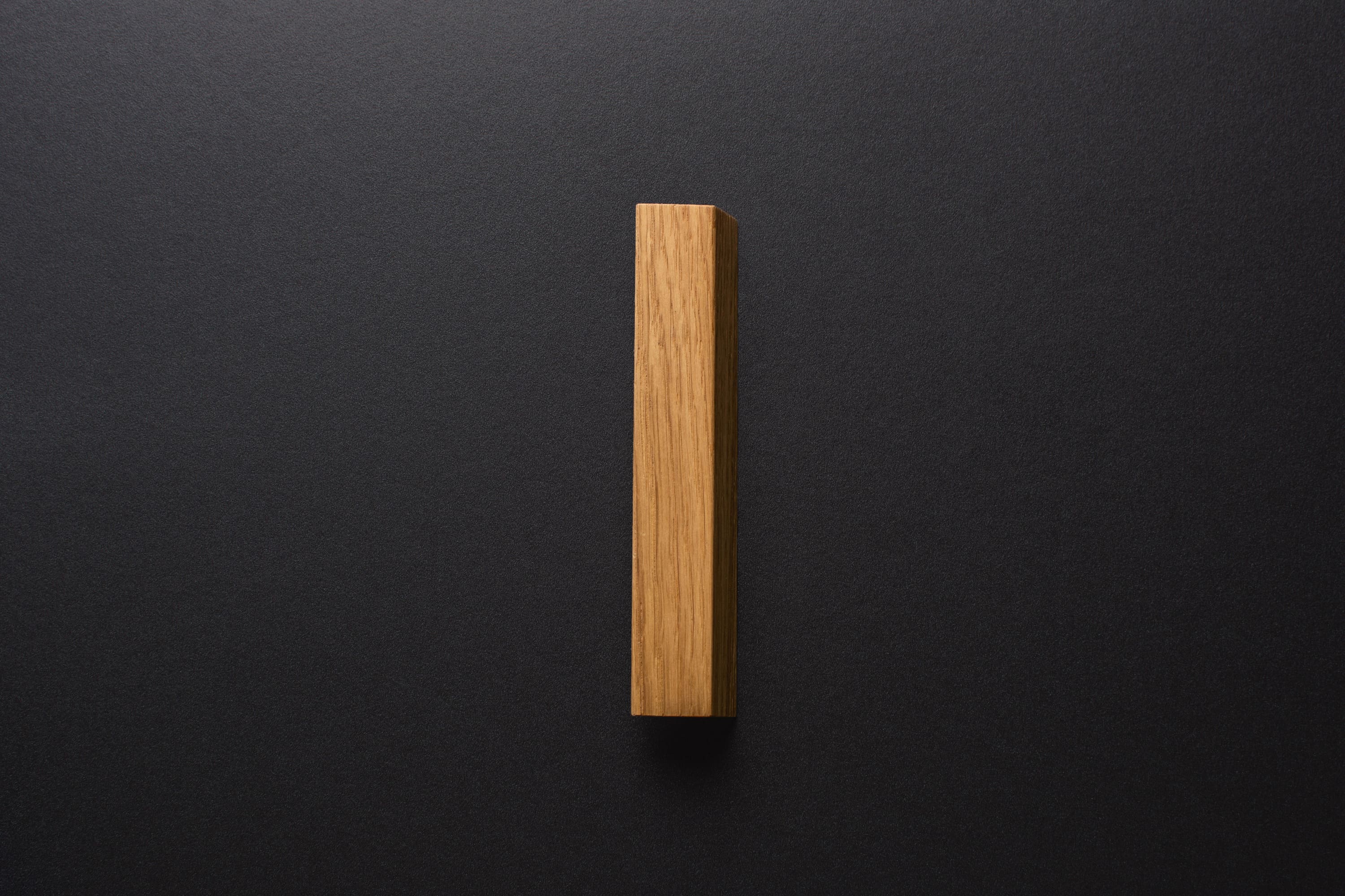 Wooden drawer oak handle 003 in vertical position with detailed frontal view