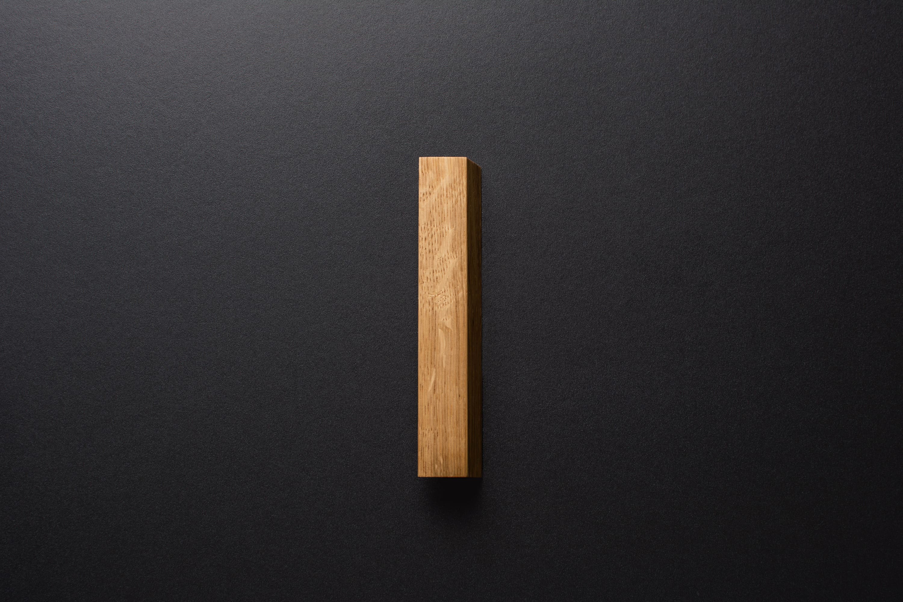 Wooden drawer oak handle 004 in vertical position with detailed frontal view