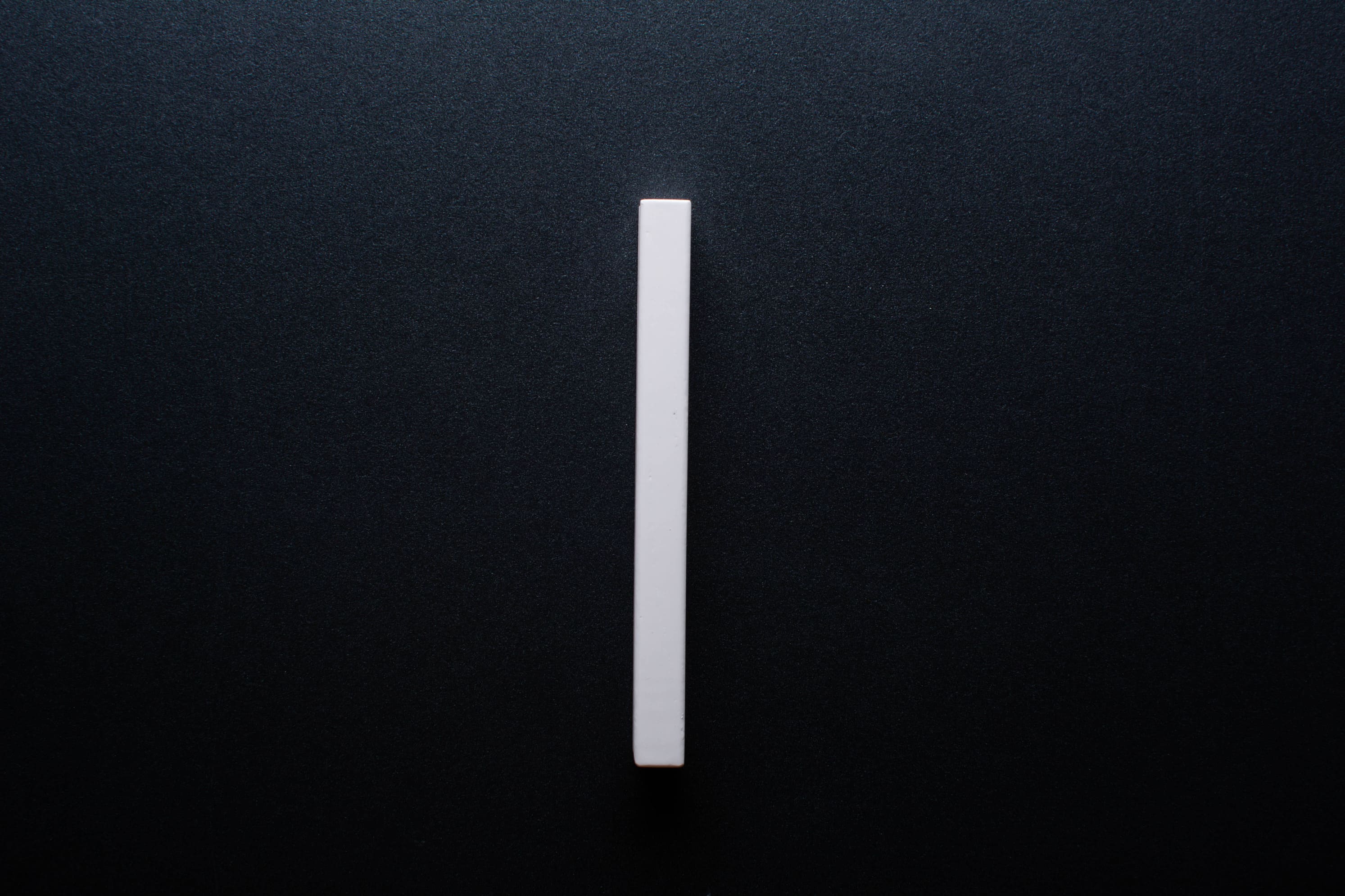 White Wooden drawer ash handle in vertical position with detailed frontal view