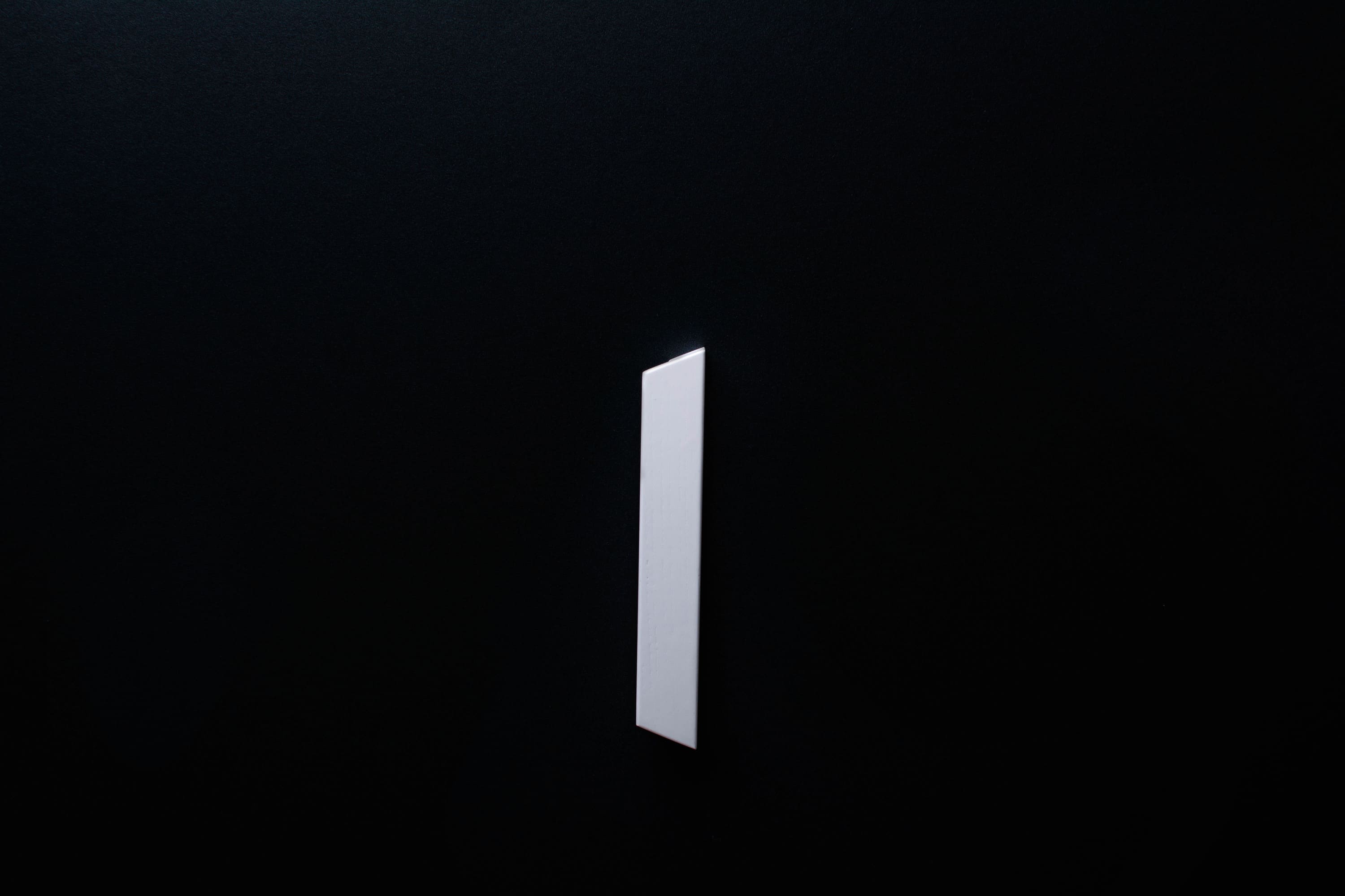 White Wooden drawer ash handle in vertical position with detailed frontal view