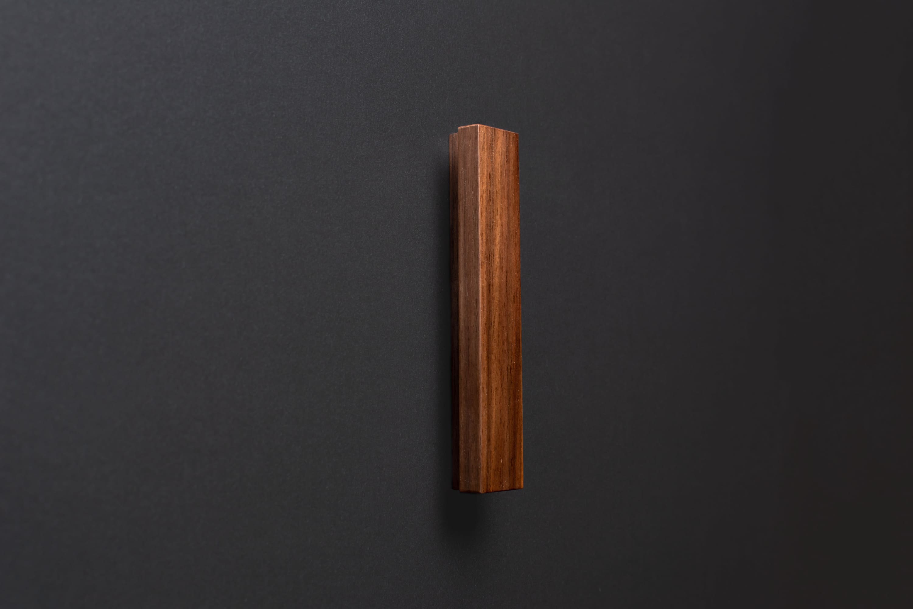 natural american walnut L- Form handle ready for custom stain