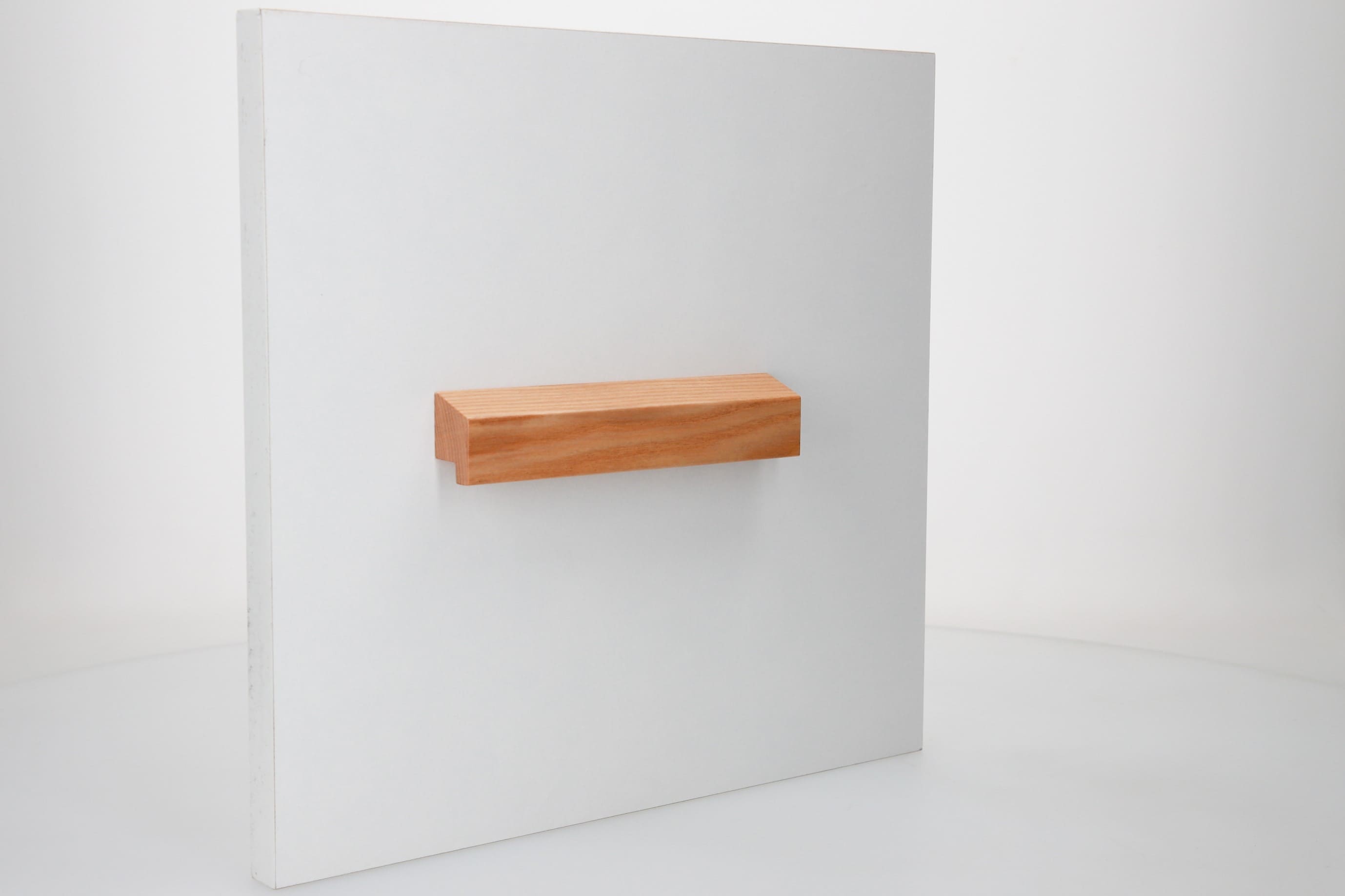 Horizontal mounted on cupboard wooden handle