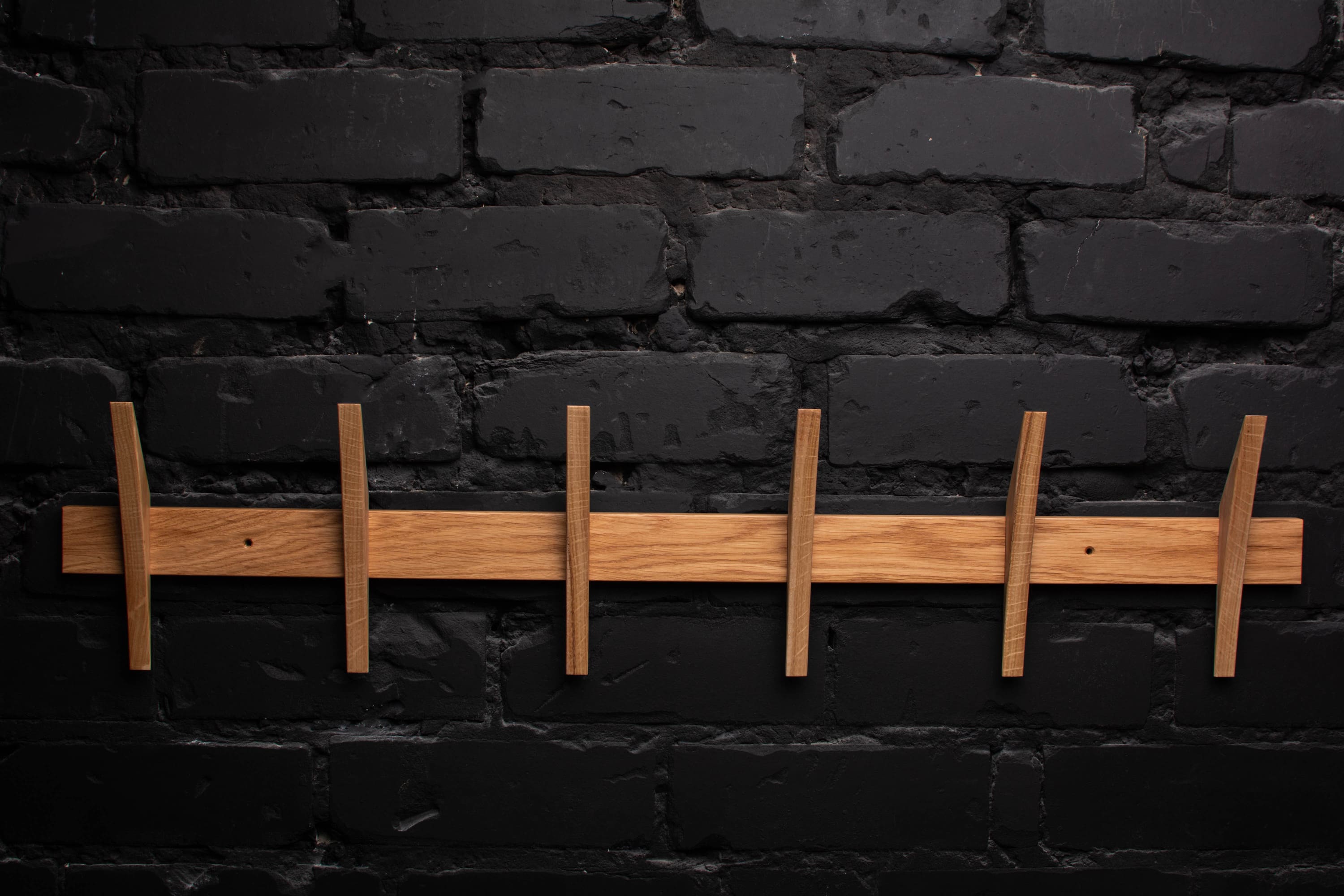Oak Wall-Mounted Rack with Hooks - Minimalist and Sophisticated Design