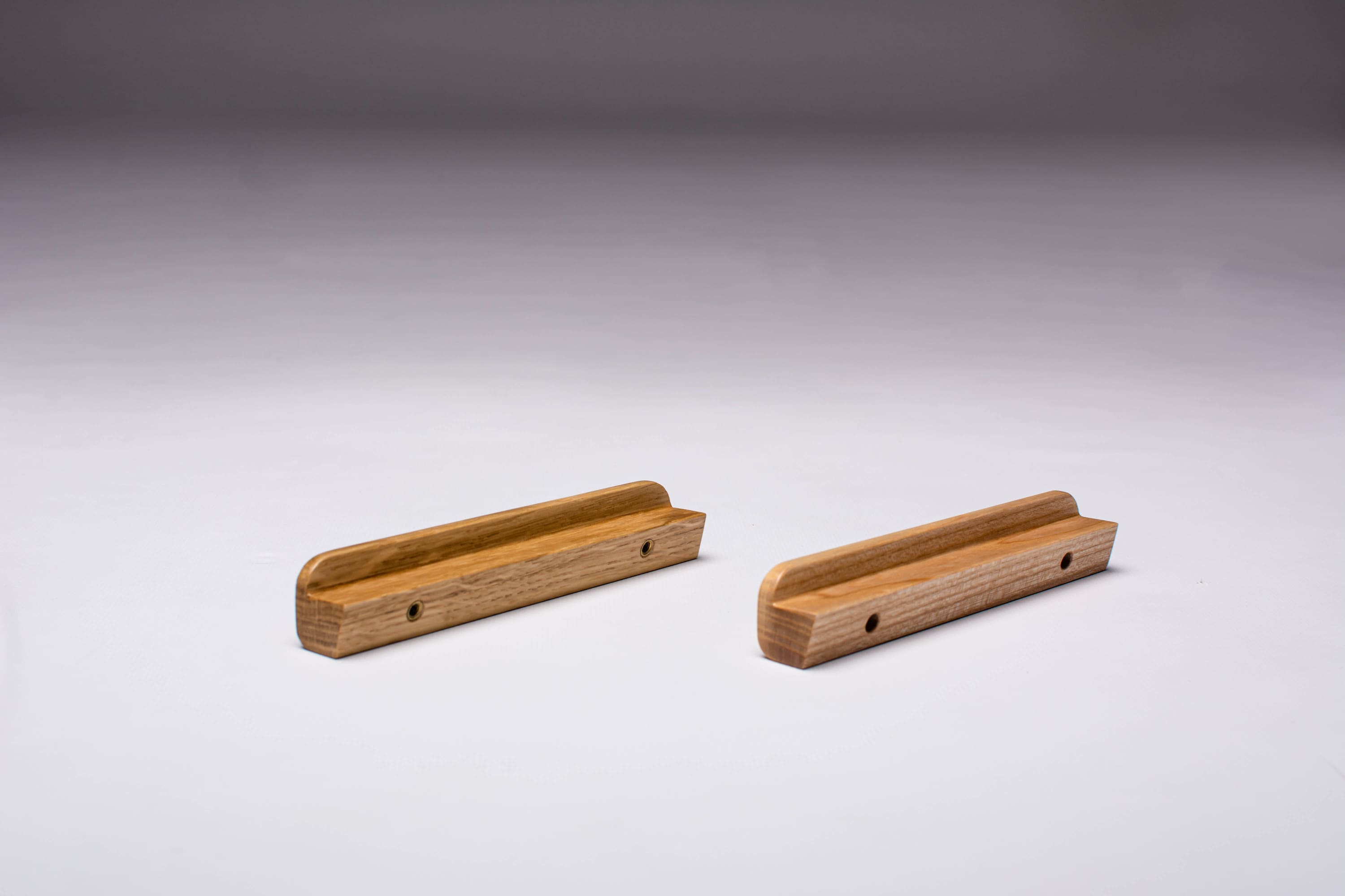 Wood Handles with Straight Lines and Rounded Edges Oak&Ash