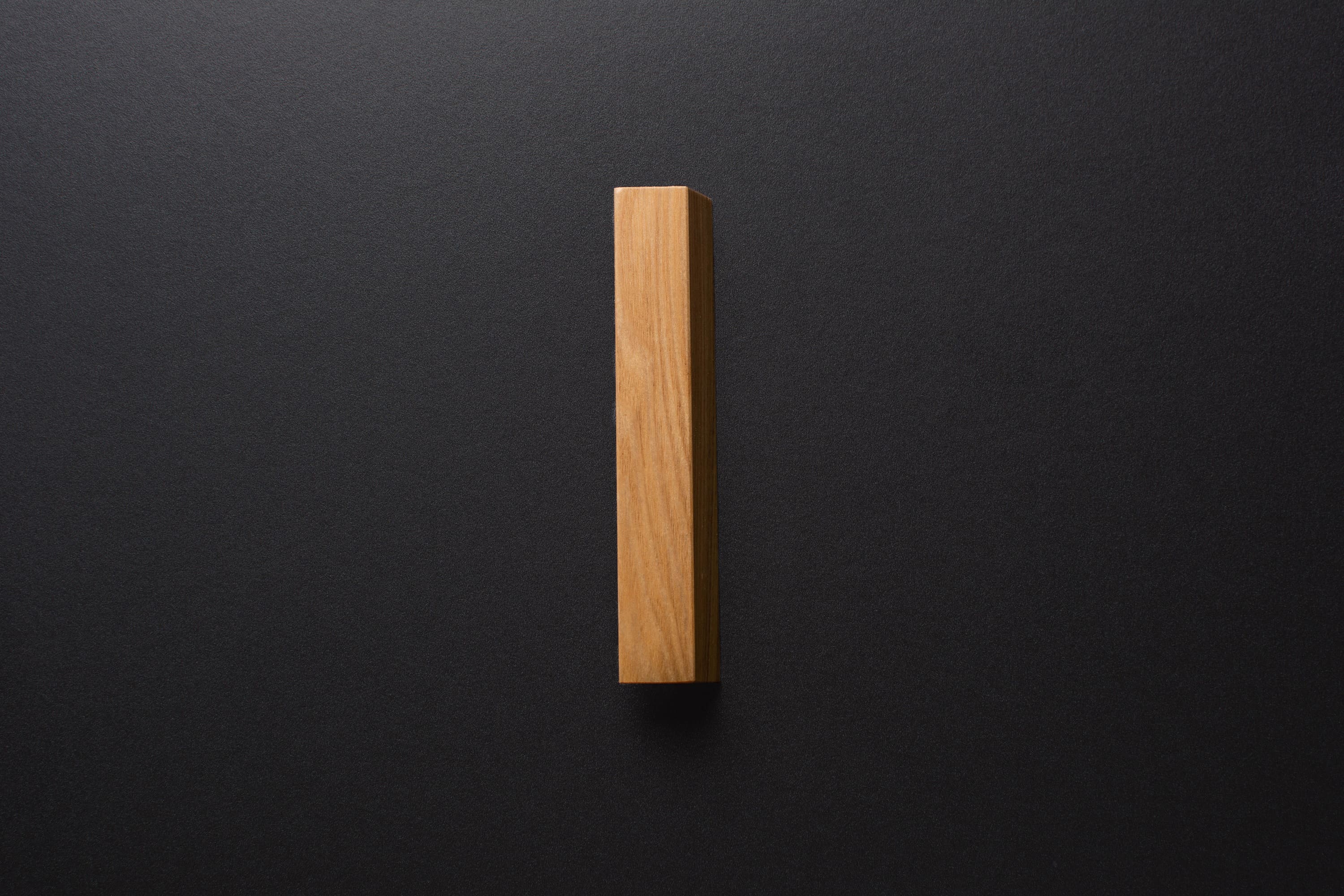 Wooden drawer ash handle 003 in vertical position with detailed frontal view 