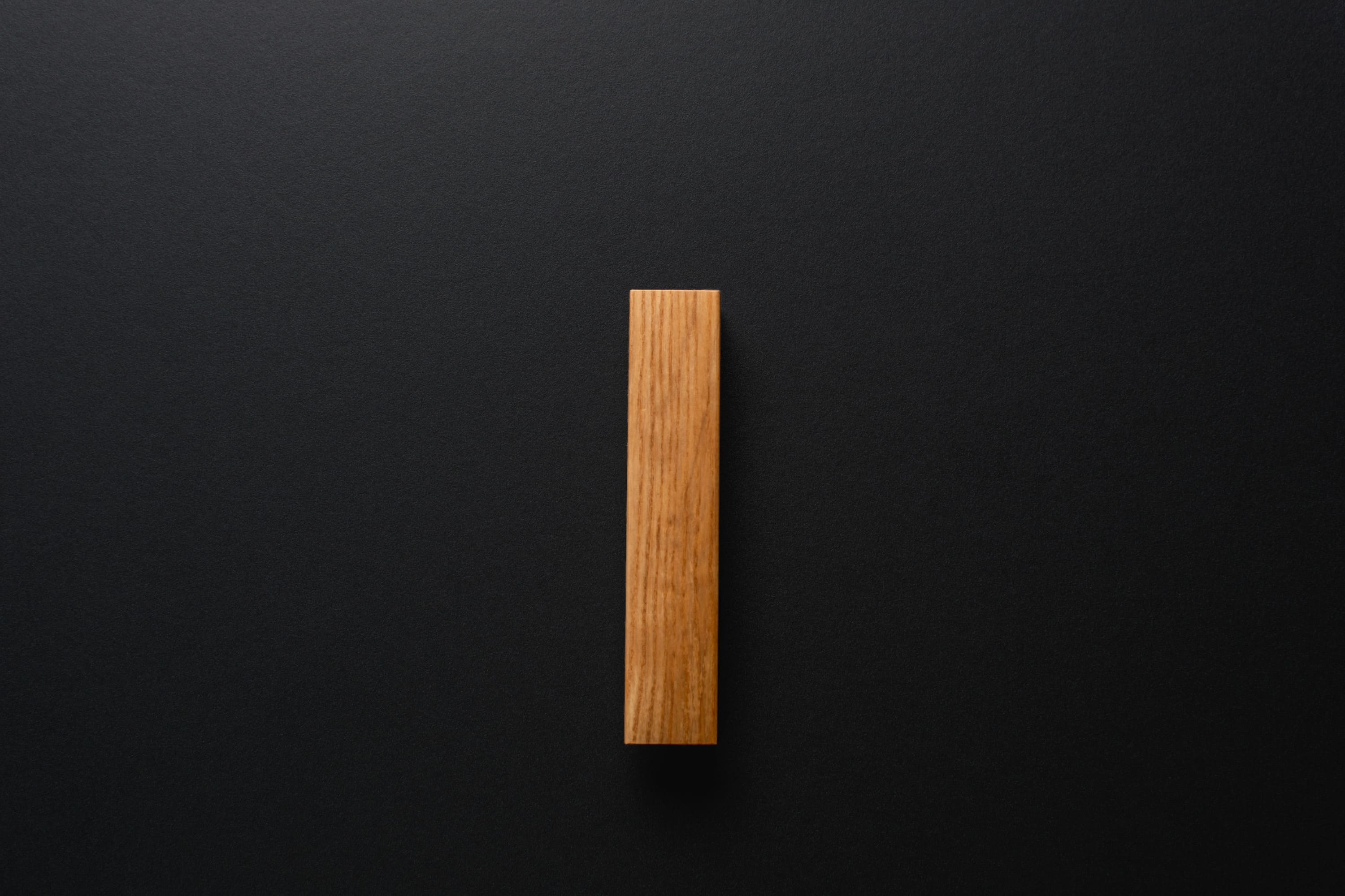 Wooden drawer ash handle 005 in vertical position with detailed frontal view 