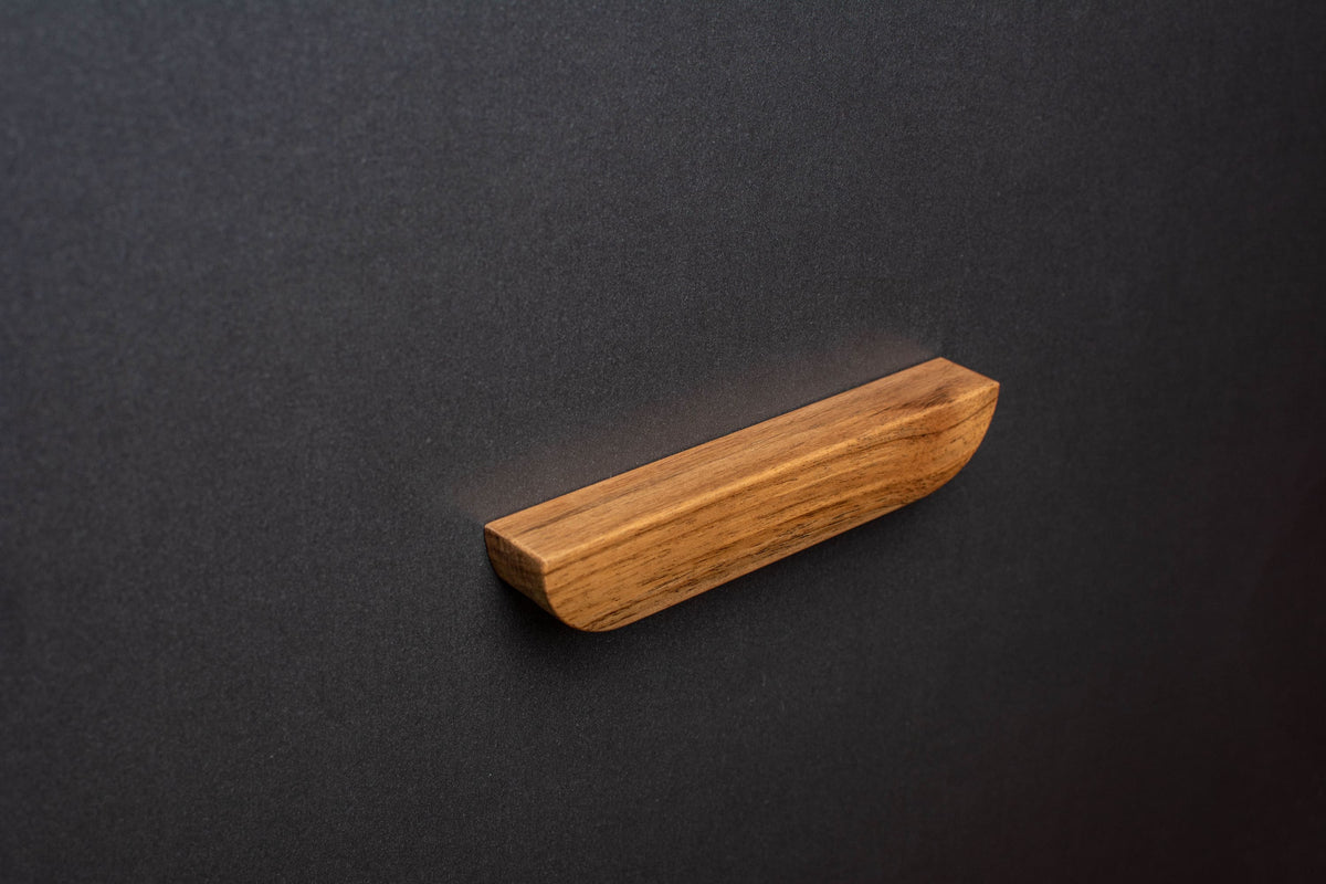 classic european walnut handle in matte varnish finish