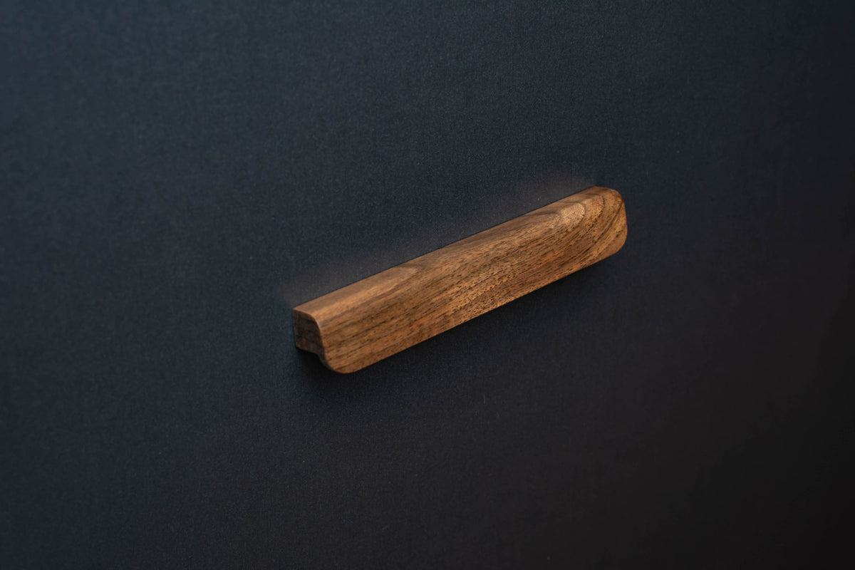 classic european walnut handle in matte varnish finish