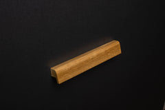 classic oak handle in matte varnish finish