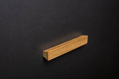 classic trapezoidal oak handle in matte varnish finish