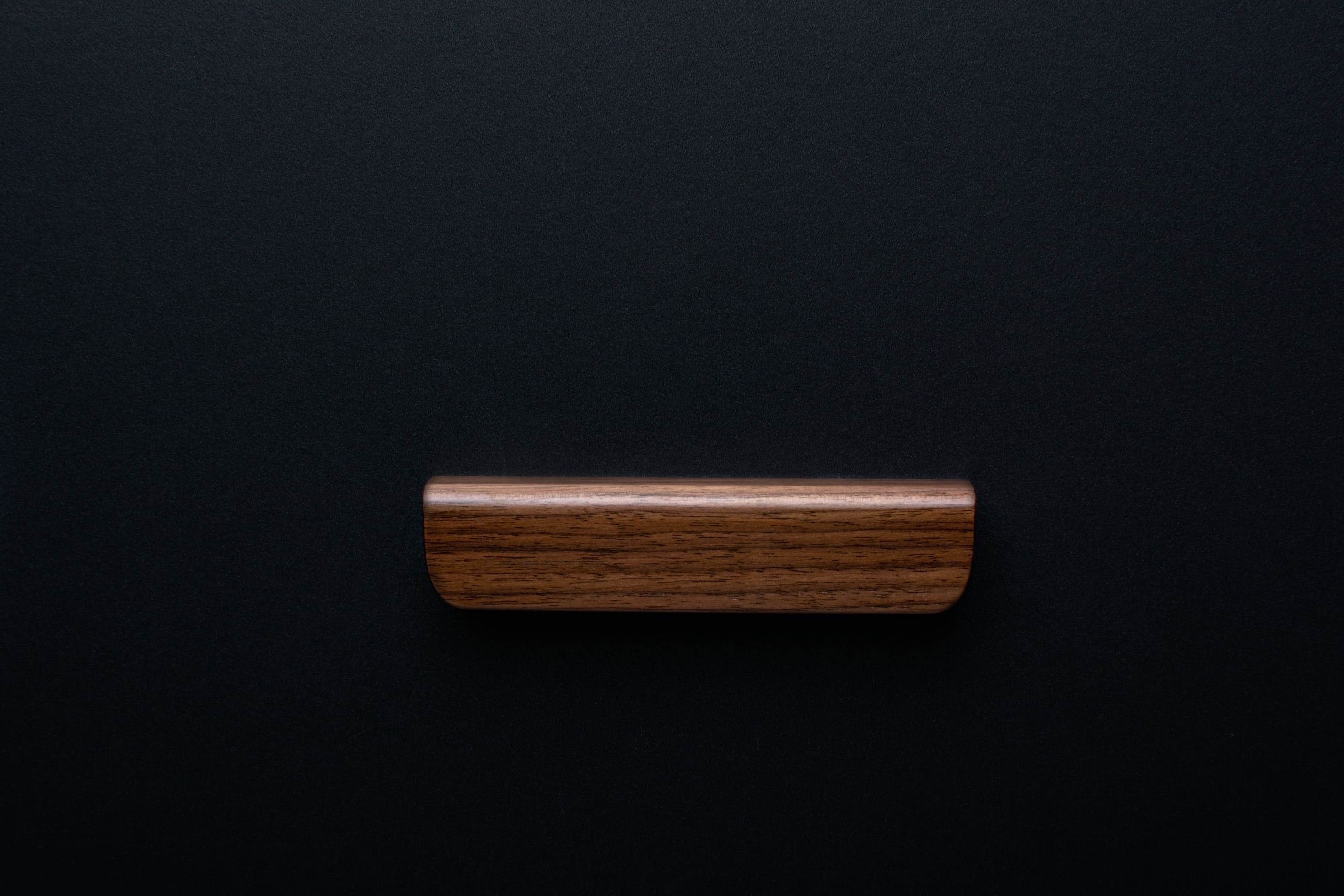 modern american walnut handle in matte varnish finish