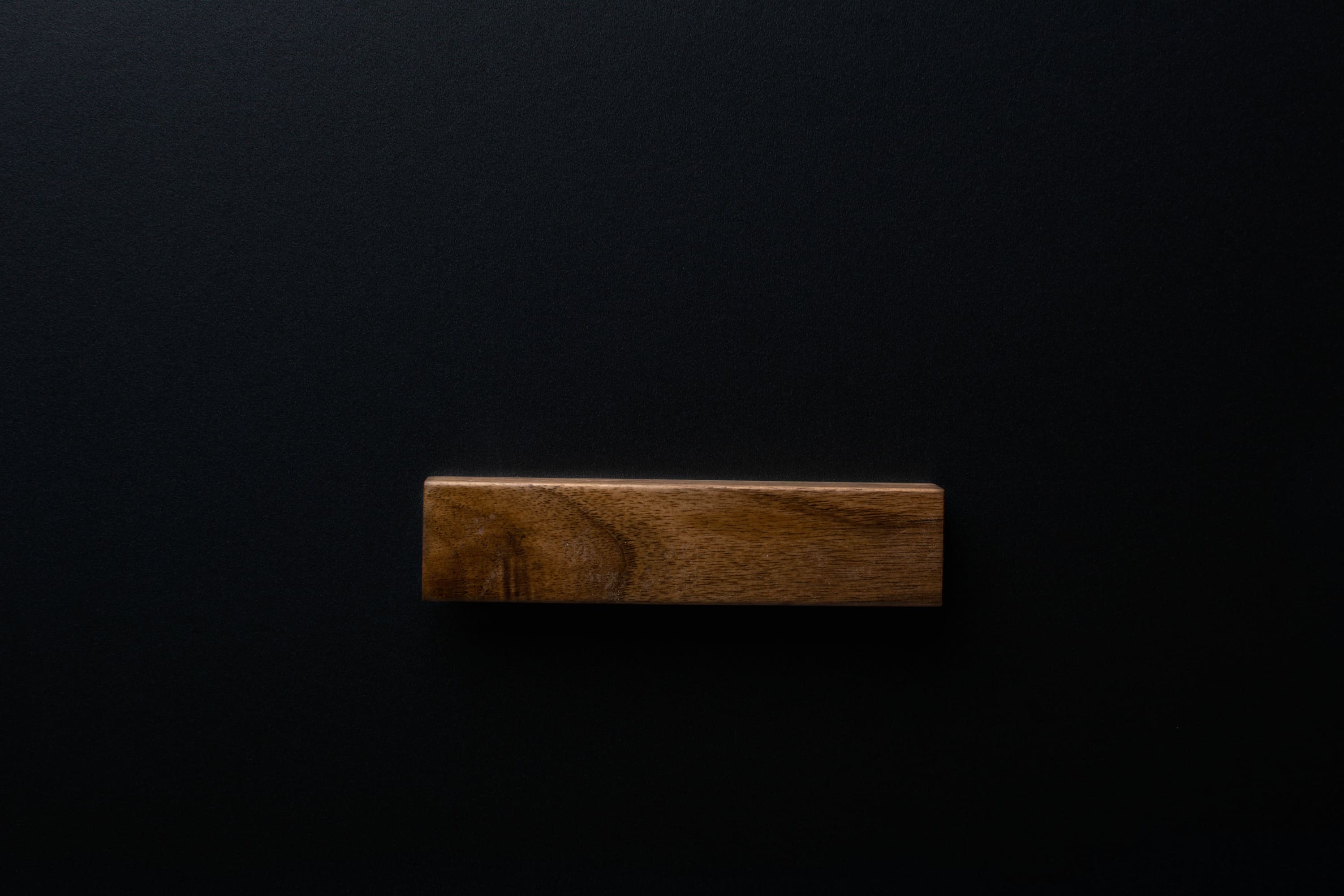 L - form european walnut handle in matte varnish finish