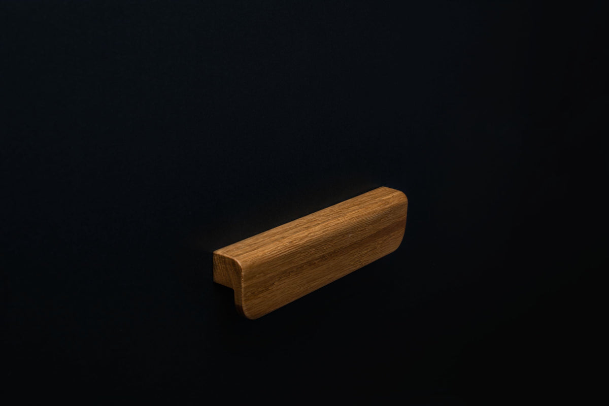 Oak finger pull frontal view