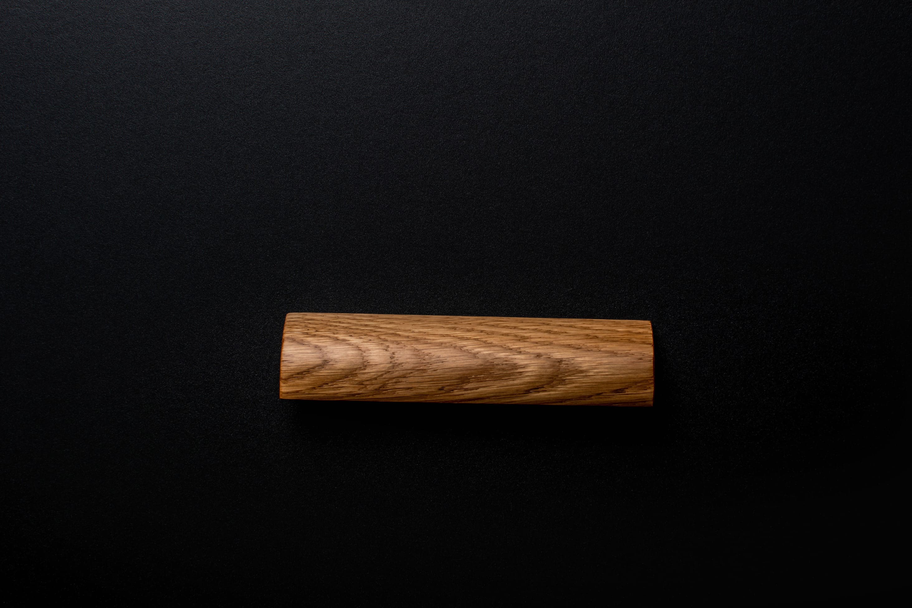 classic oak handle in matte varnish finish