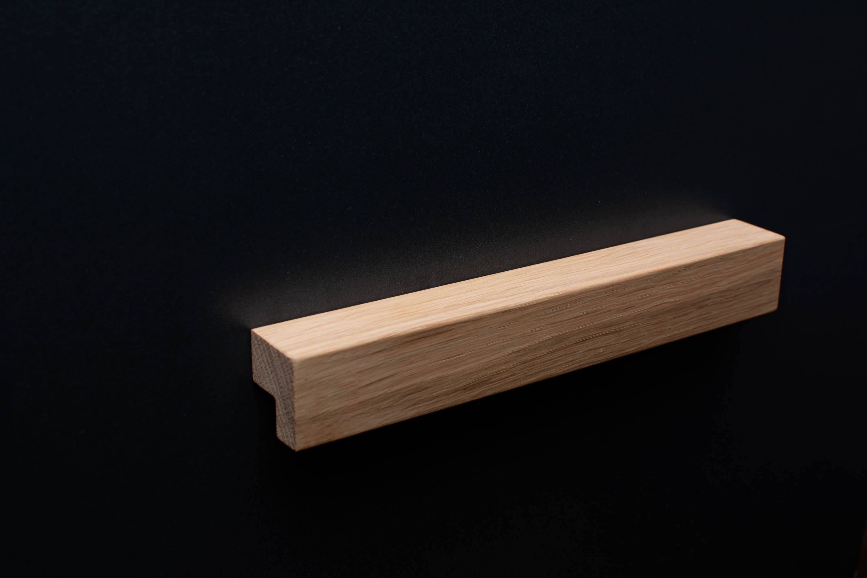 Unfinished oak drawer pull – angled view highlighting grain