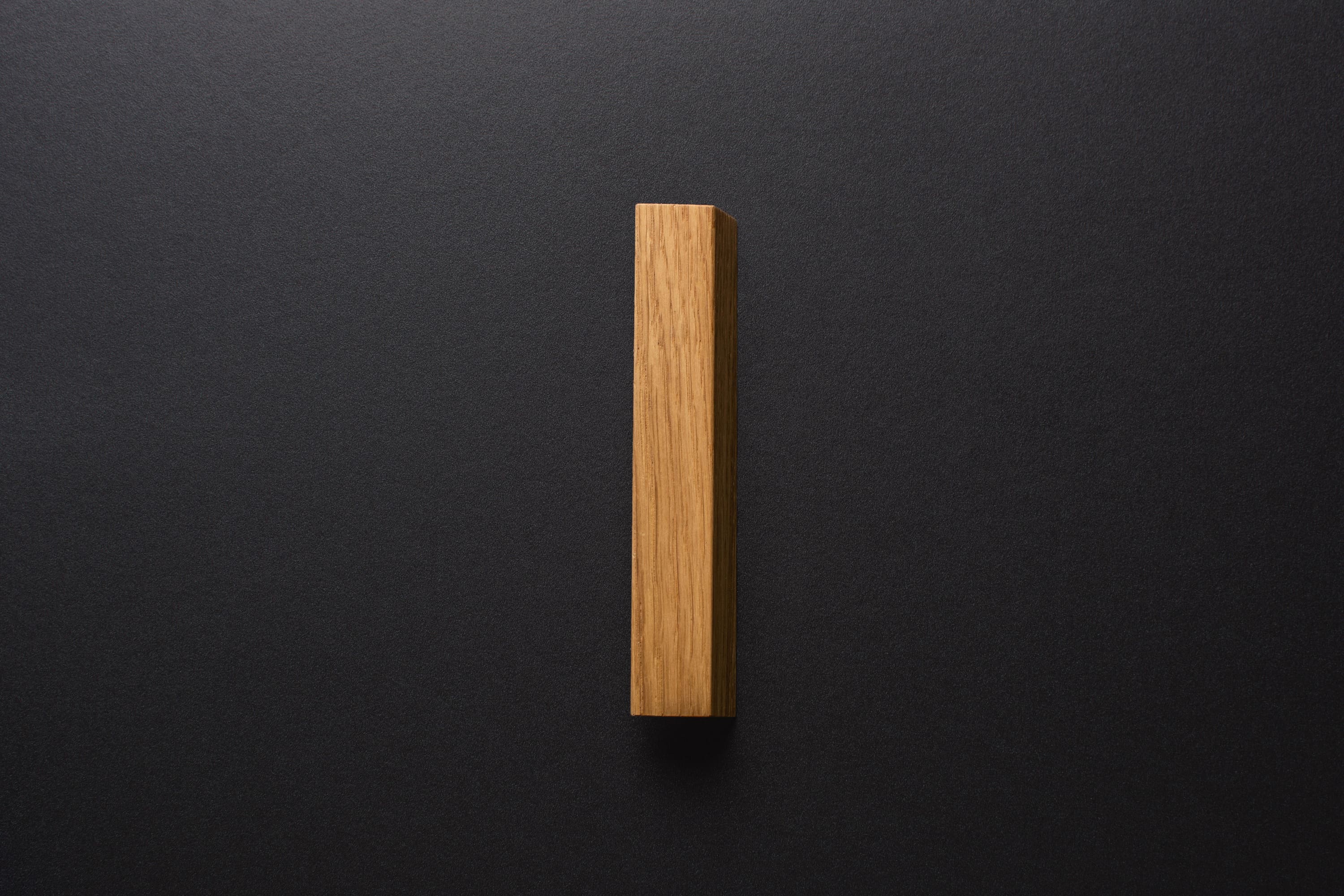 Wooden drawer oak handle 003 in vertical position with detailed frontal view 