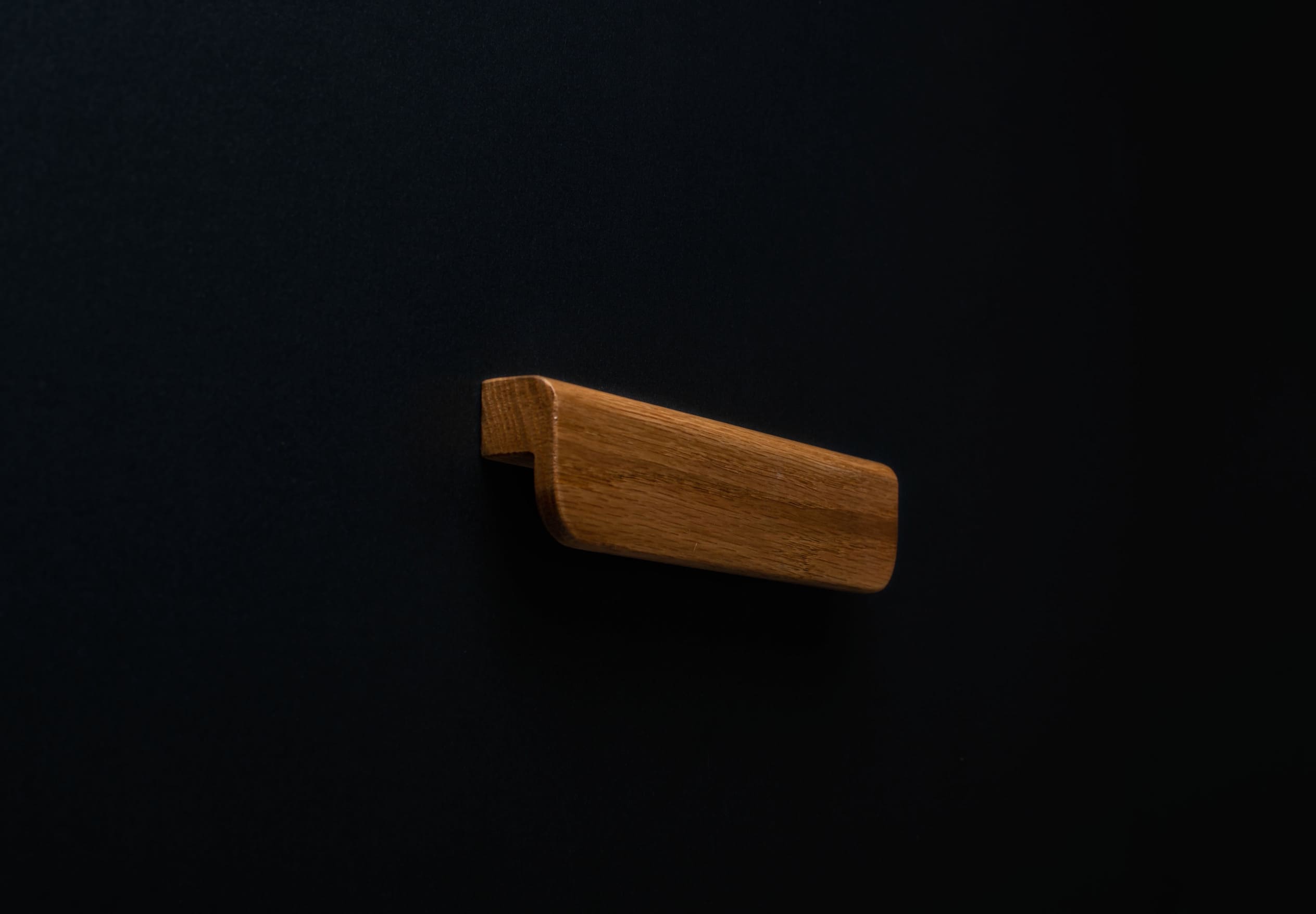 Modern oak handle in classic L shape form