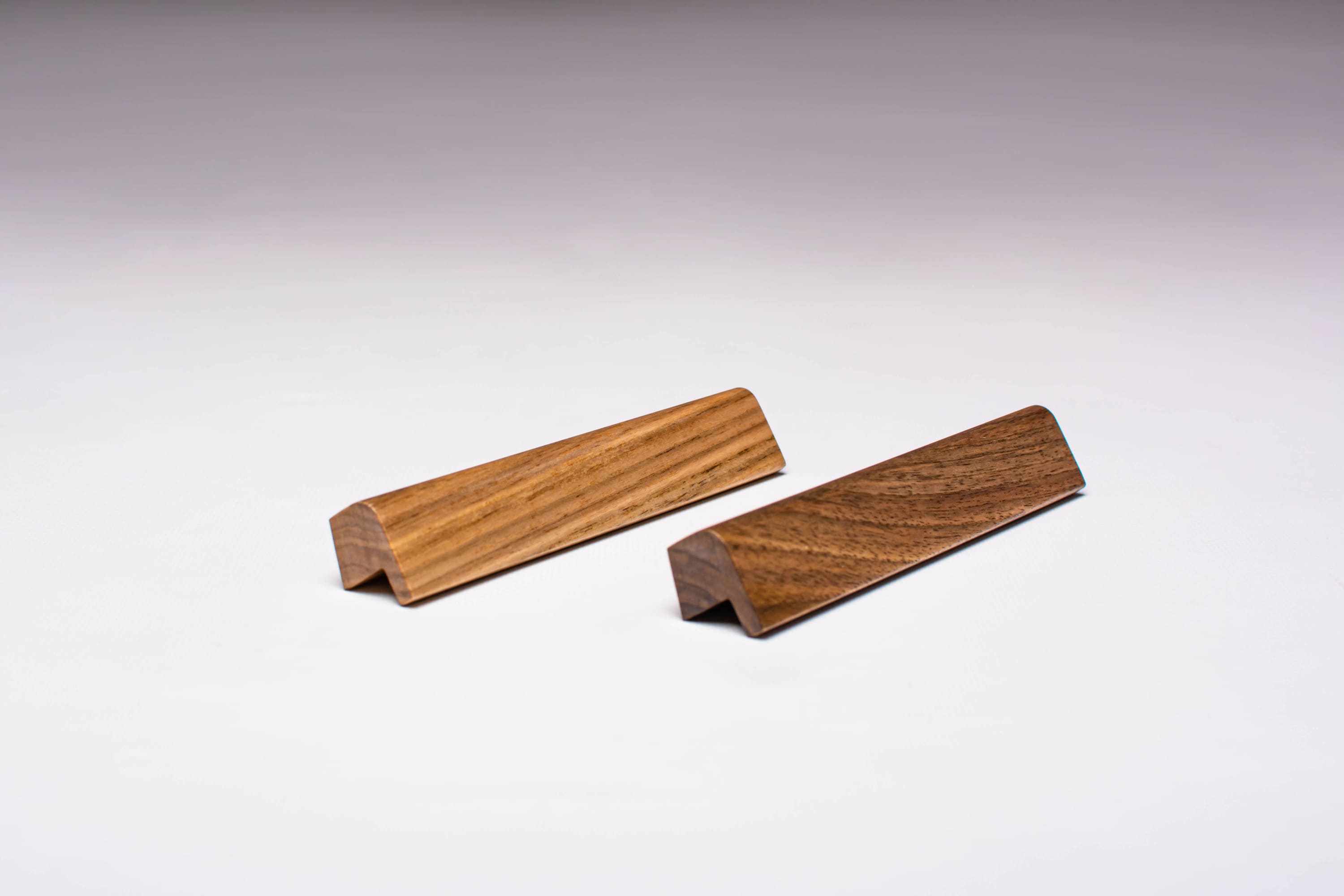 example of european walnut texture on handles